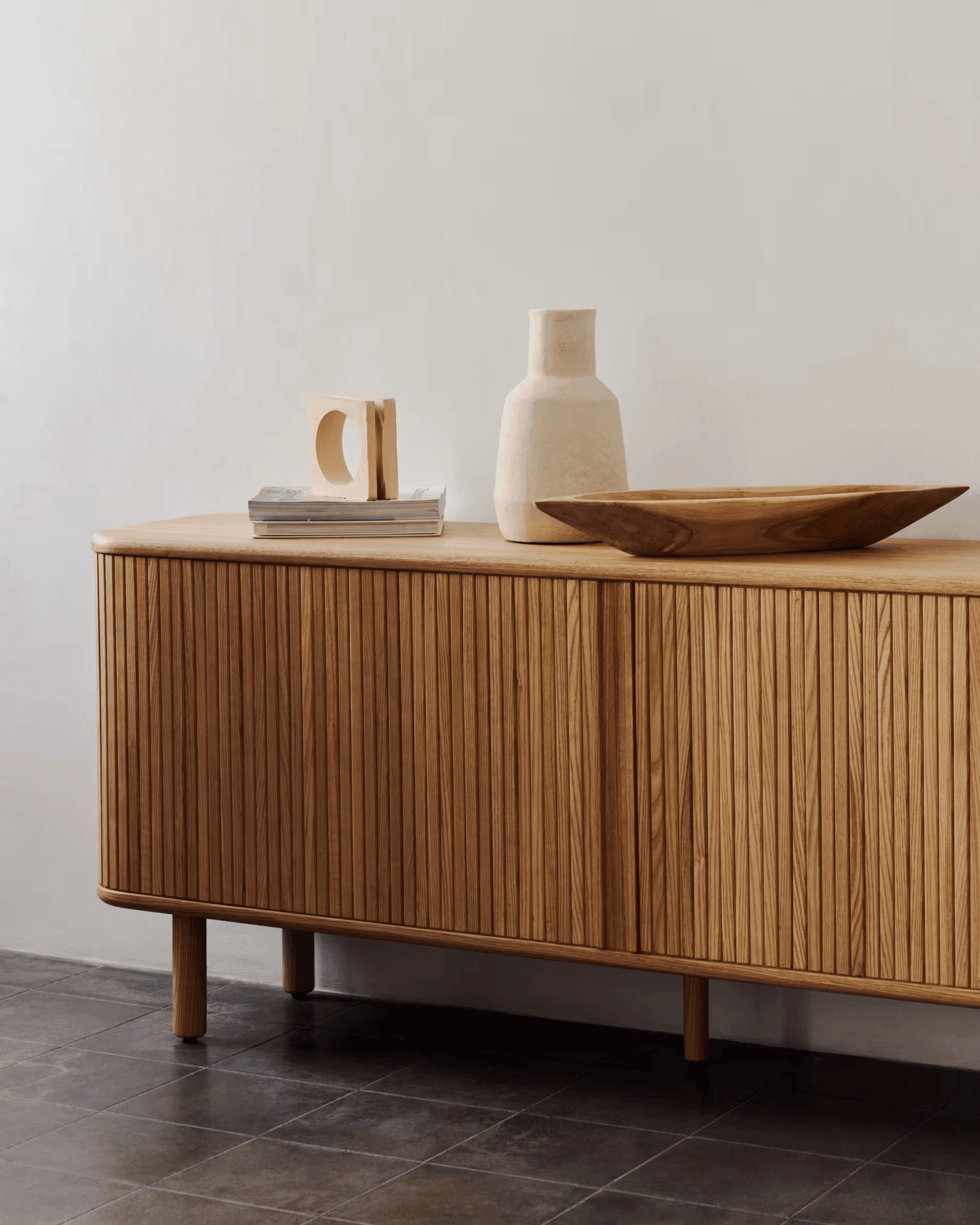Komoda MAILEN okleina jesionowa La Forma Eye on Design