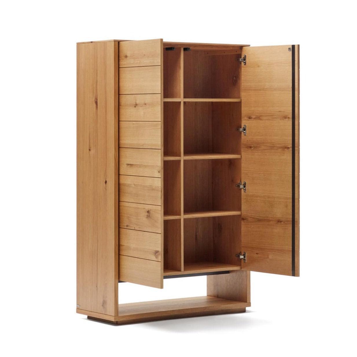 Komoda wysoka 2-drzwiowa ALGUEMA fornir dębowy La Forma Eye on Design