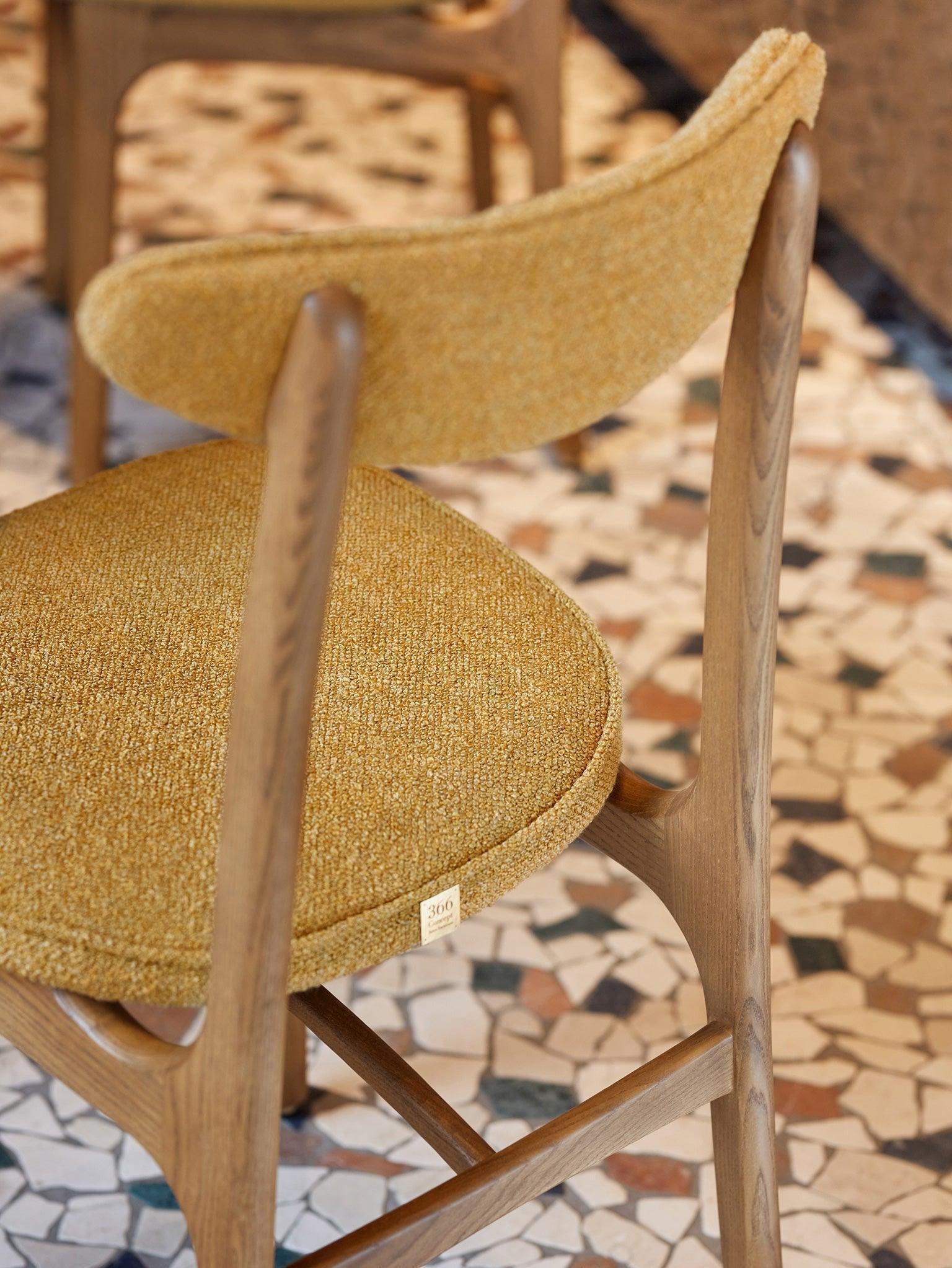Krzesło 200-190 beżowy w tkaninie Boucle Beige 366 concept Eye on Design