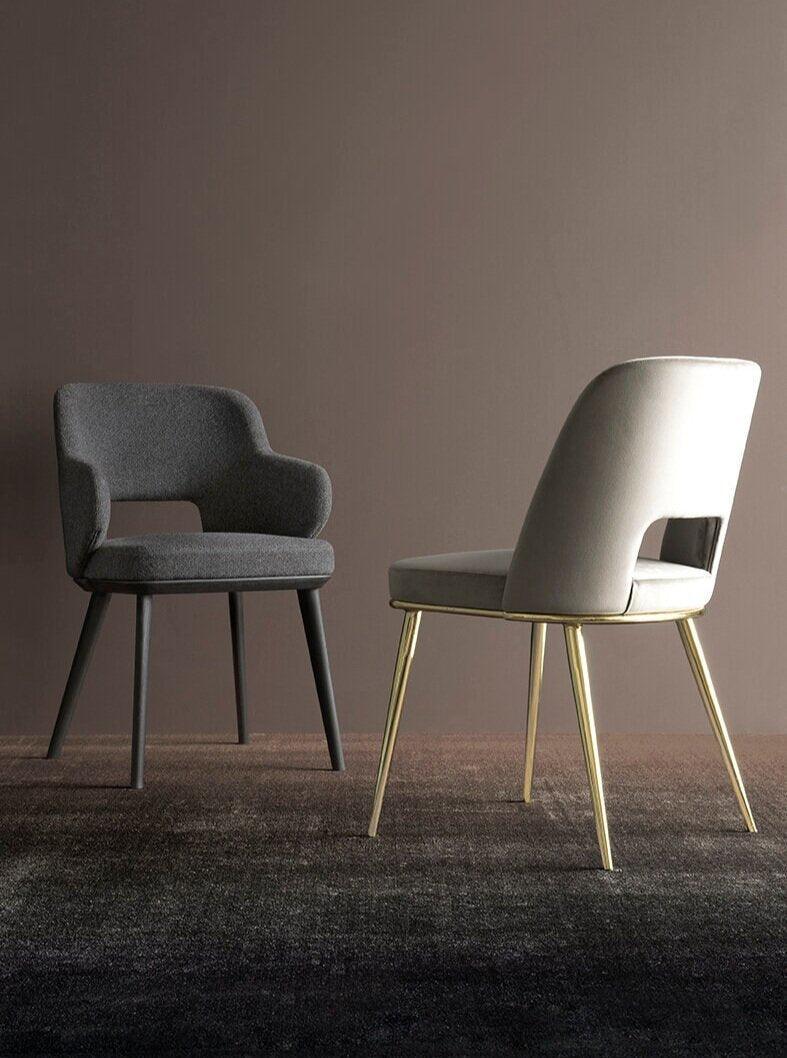 Krzesło aksamitne z podłokietnikami FOYER piaskowy z drewnianą podstawą Calligaris Eye on Design
