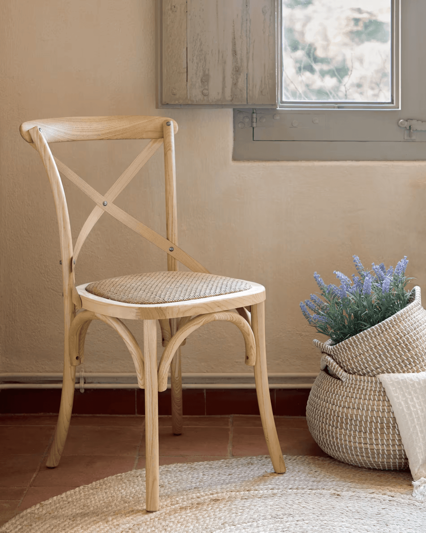 Krzesło ALSIE lite drewno sosnowe La Forma Eye on Design