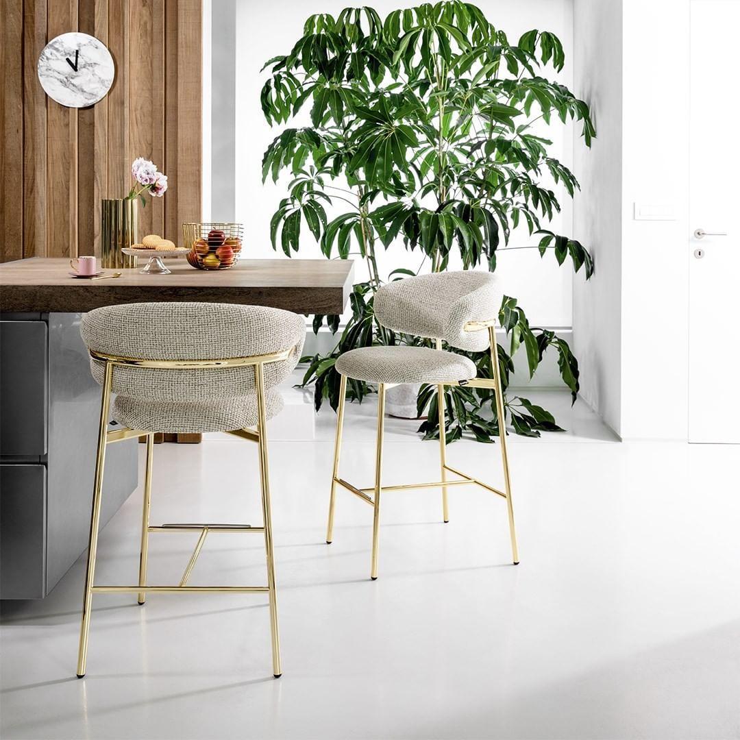 Krzesło barowe OLEANDRO boucle taupe z metalową podstawą Calligaris Eye on Design