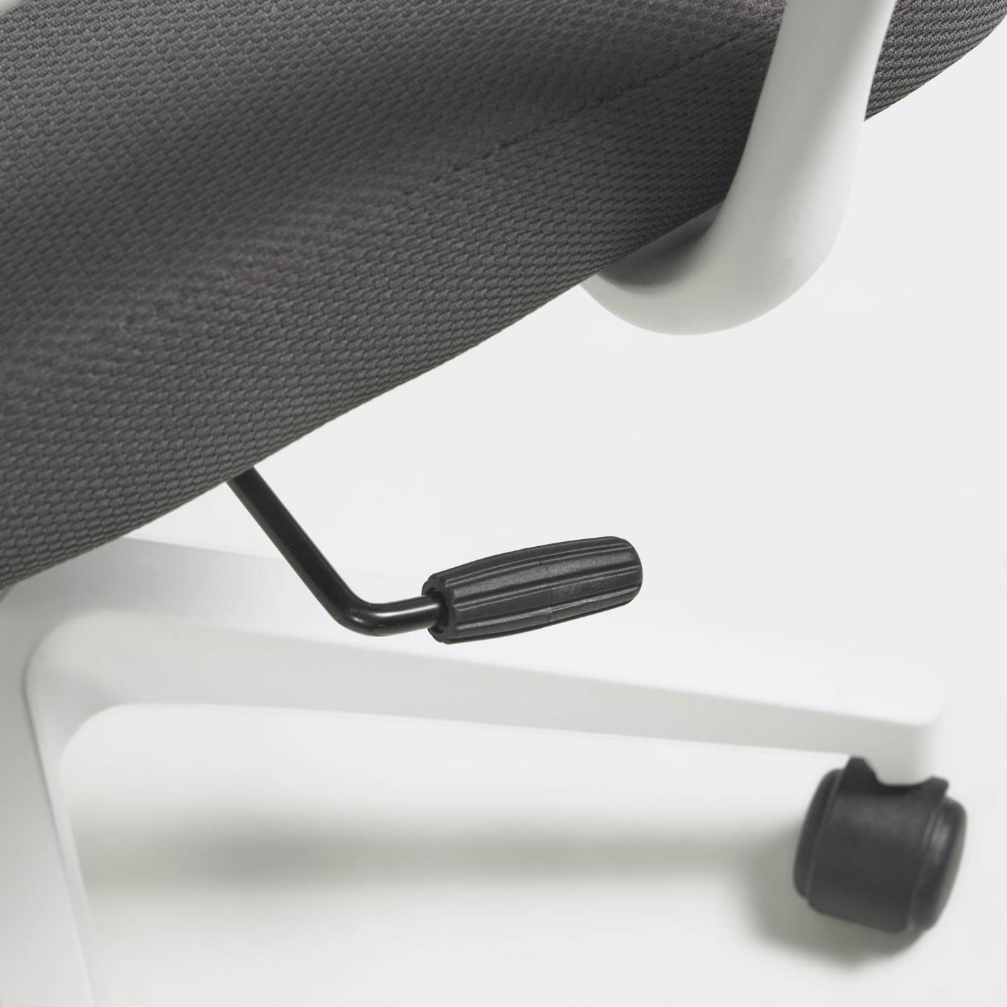 Krzesło biurowe MELVA szary z białą podstawą La Forma Eye on Design