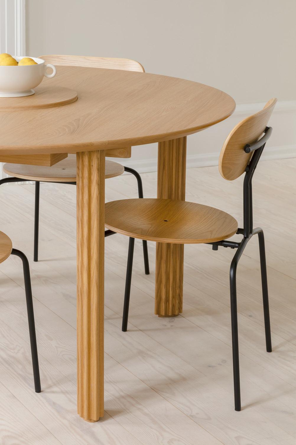 Krzesło CURIOUS dębowe z czarną podstawą UMAGE Eye on Design