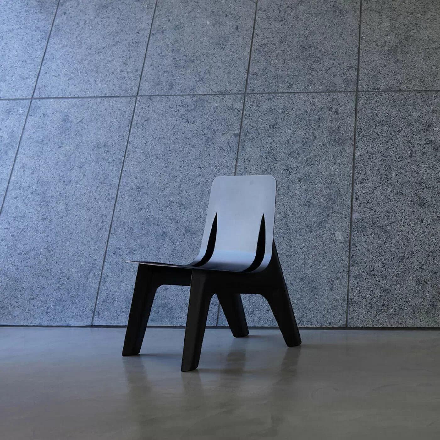 Krzesło J-CHAIR beżowym mat z czarnym wykończeniem Zieta Studio Eye on Design