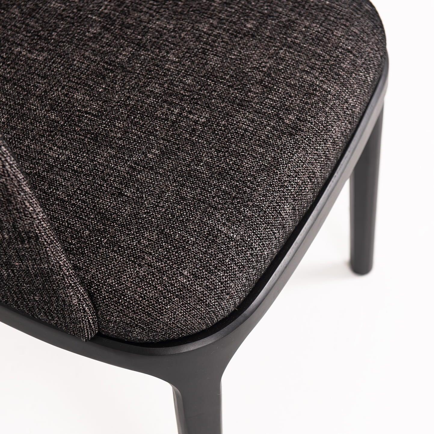 Krzesło MUST II tapicerowane z drewnianą podstawą Nobonobo Eye on Design