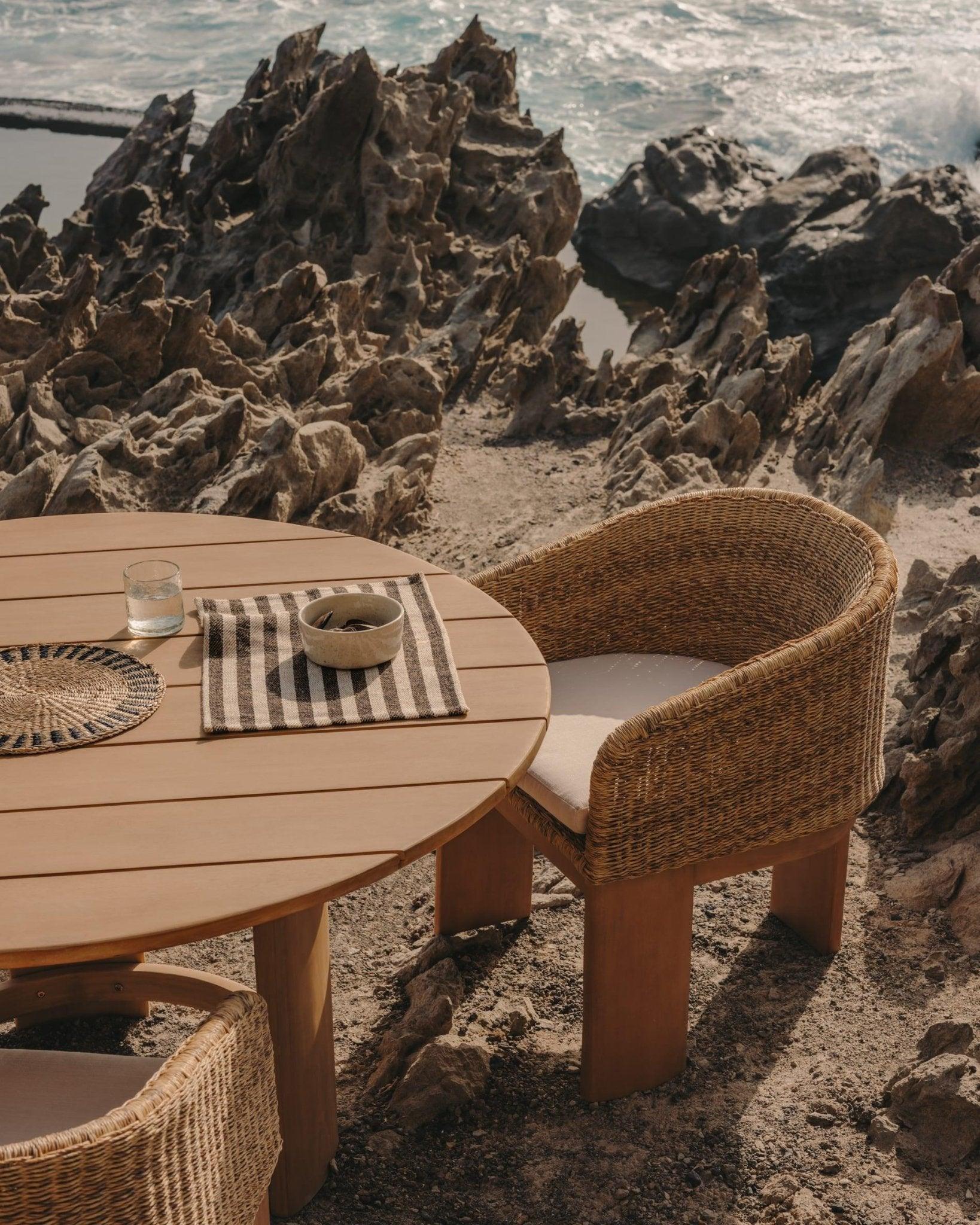 Krzesło ogrodowe XORIGUER rattanowe oparcie La Forma Eye on Design