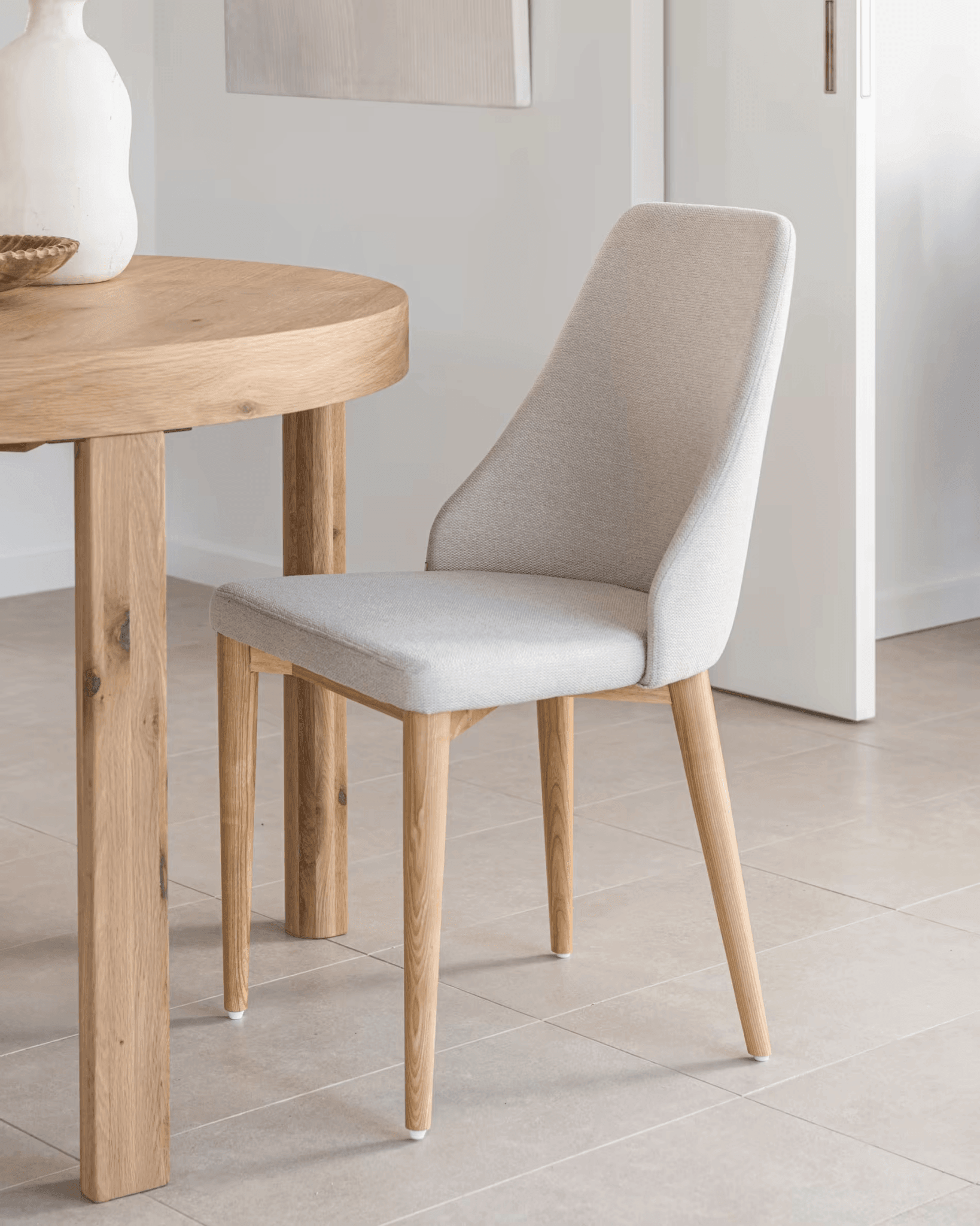 Krzesło ROSIE beżowy szenil La Forma Eye on Design