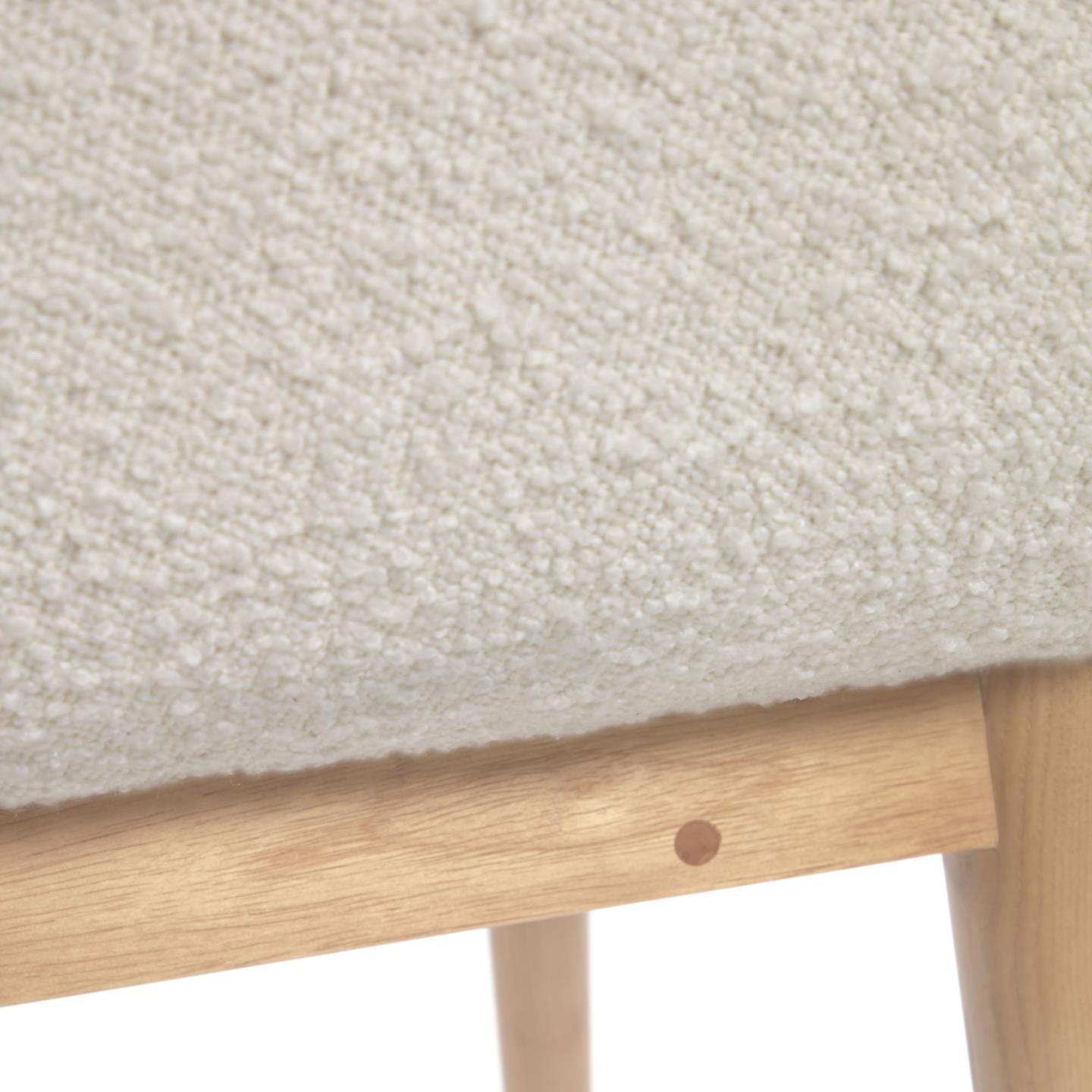 Krzesło w tkaninie boucle KONNA kremowy z jesionową podstawą La Forma Eye on Design