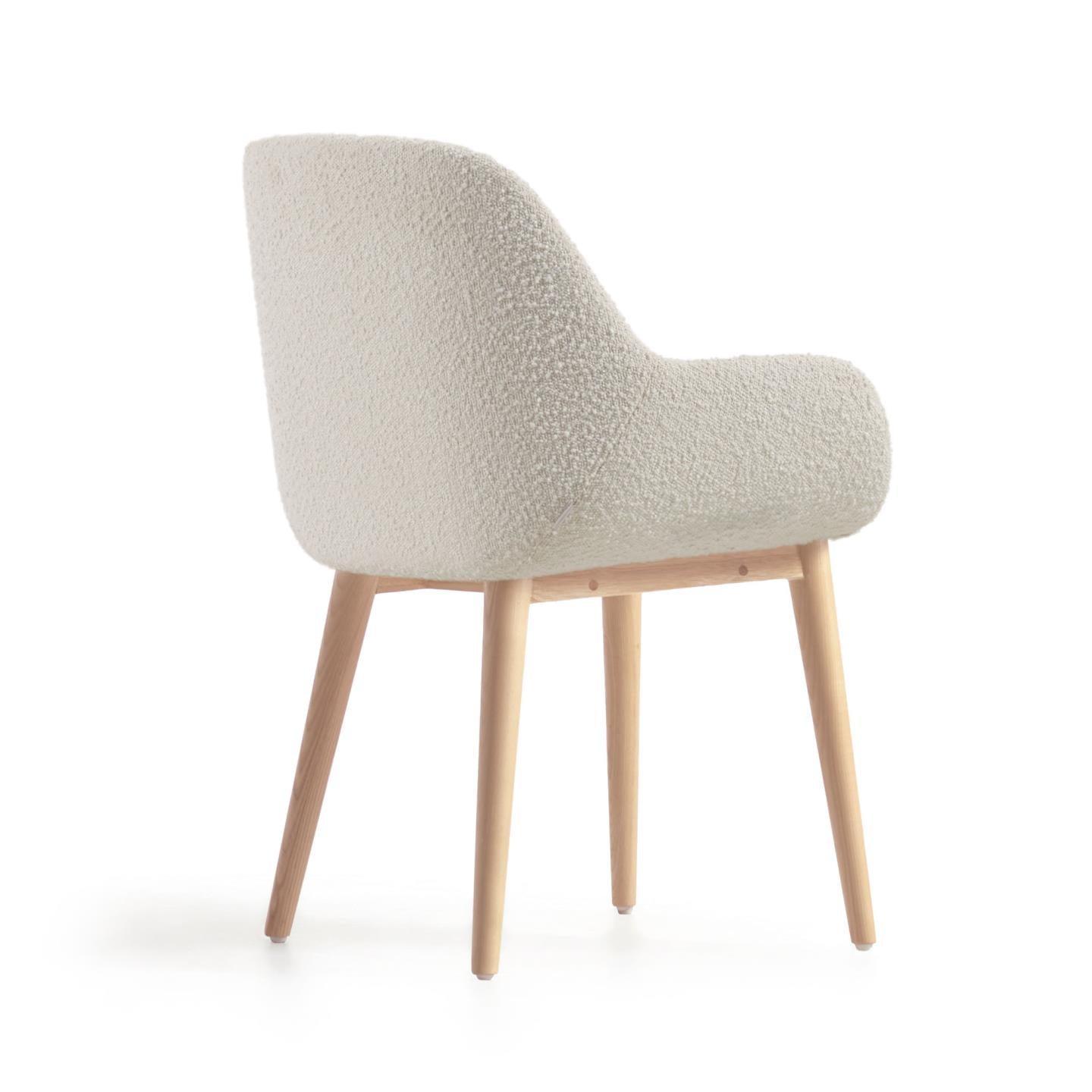 Krzesło w tkaninie boucle KONNA kremowy z jesionową podstawą La Forma Eye on Design