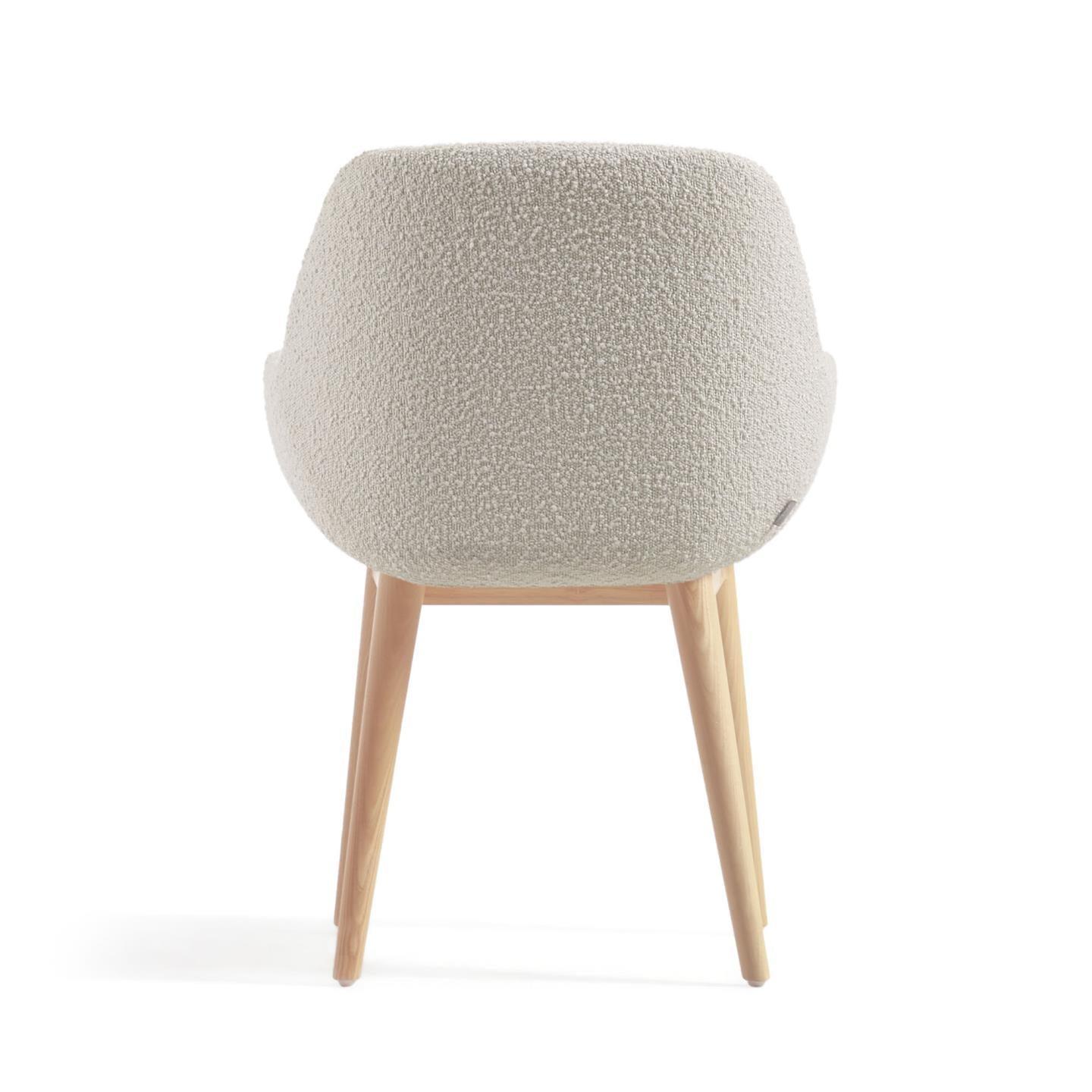 Krzesło w tkaninie boucle KONNA kremowy z jesionową podstawą La Forma Eye on Design