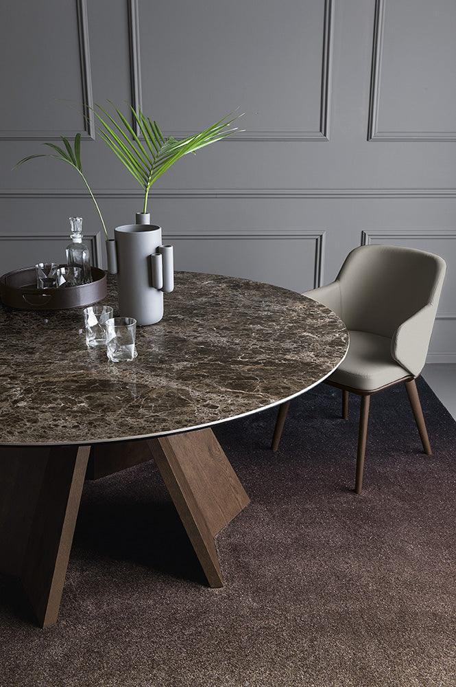 Krzesło z podłokietnikami FOYER boucle beżowy z drewnianą podstawą Calligaris Eye on Design