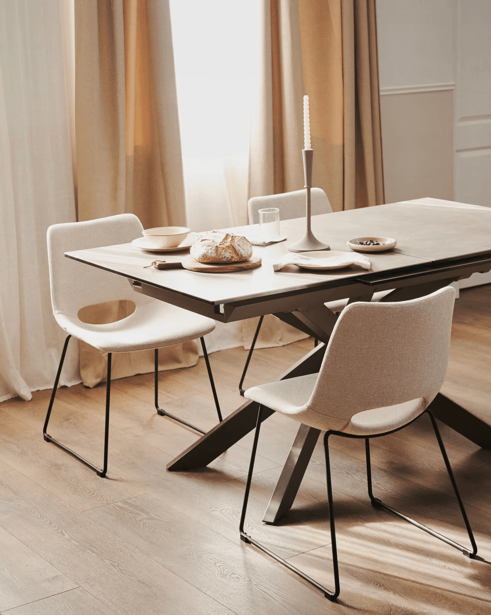 Krzesło ZAHARA jasnobeżowy La Forma Eye on Design