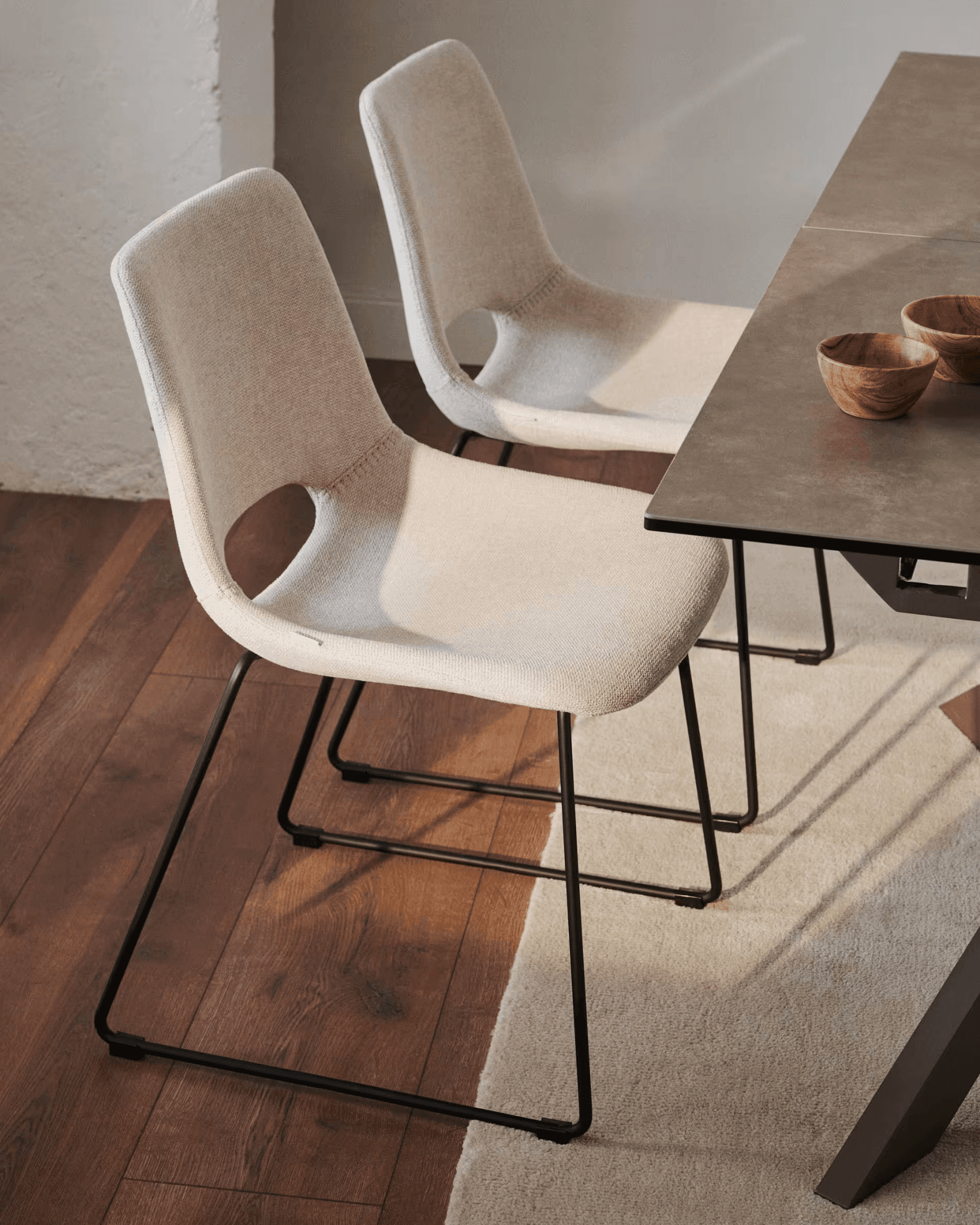 Krzesło ZAHARA jasnobeżowy La Forma Eye on Design