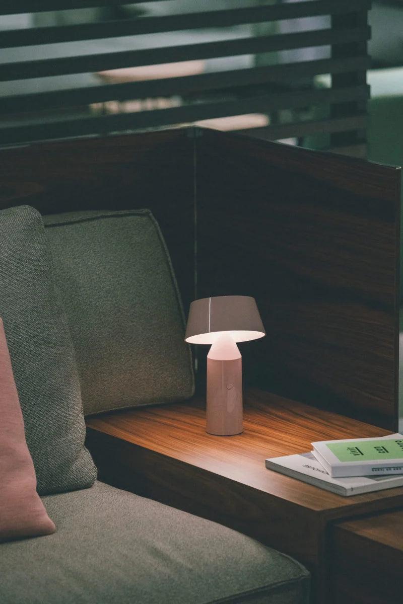 Lampa akumulatorowa BICOCA jasnoróżowy Marset Eye on Design