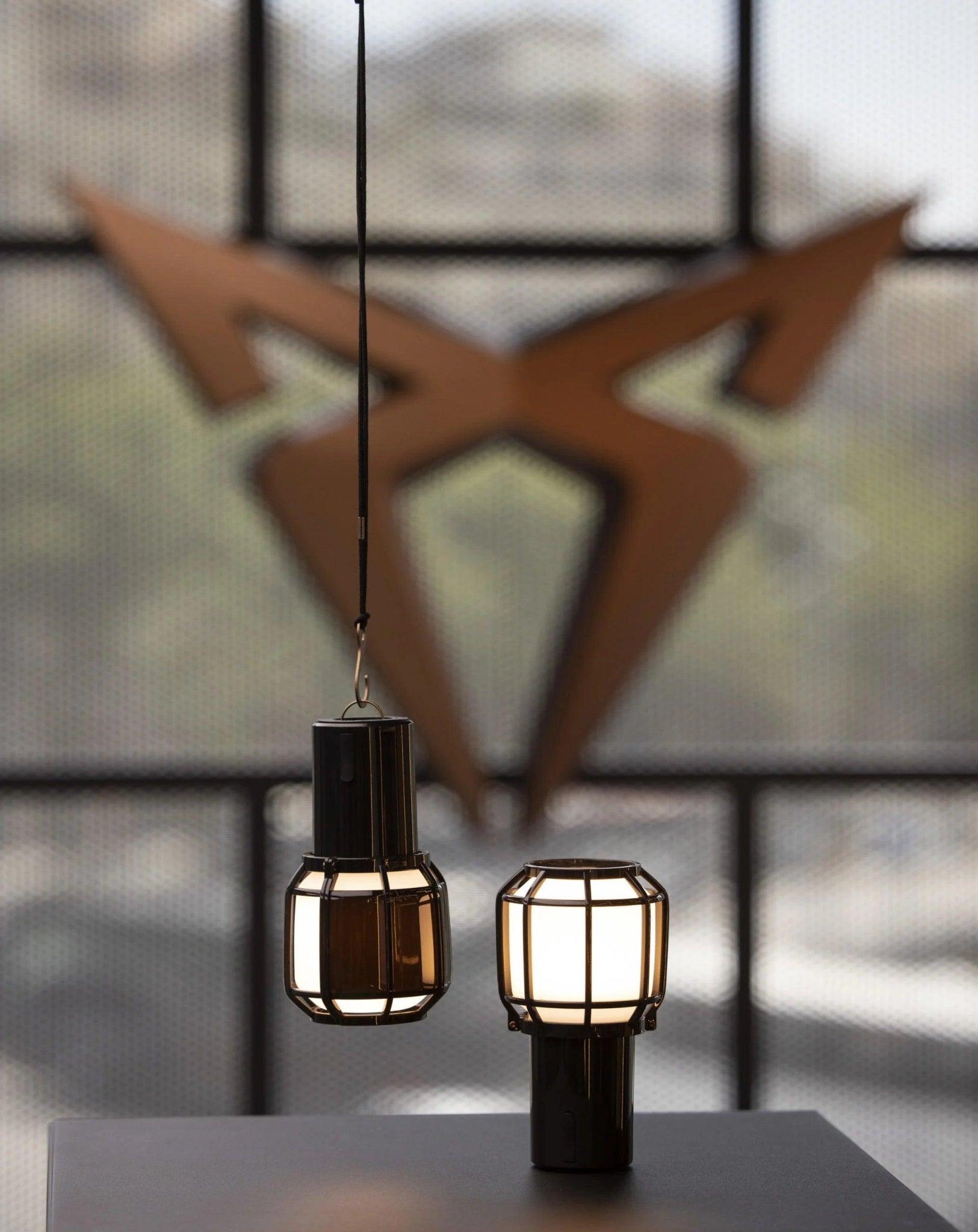 Lampa akumulatorowa CHISPA czarny Marset Eye on Design