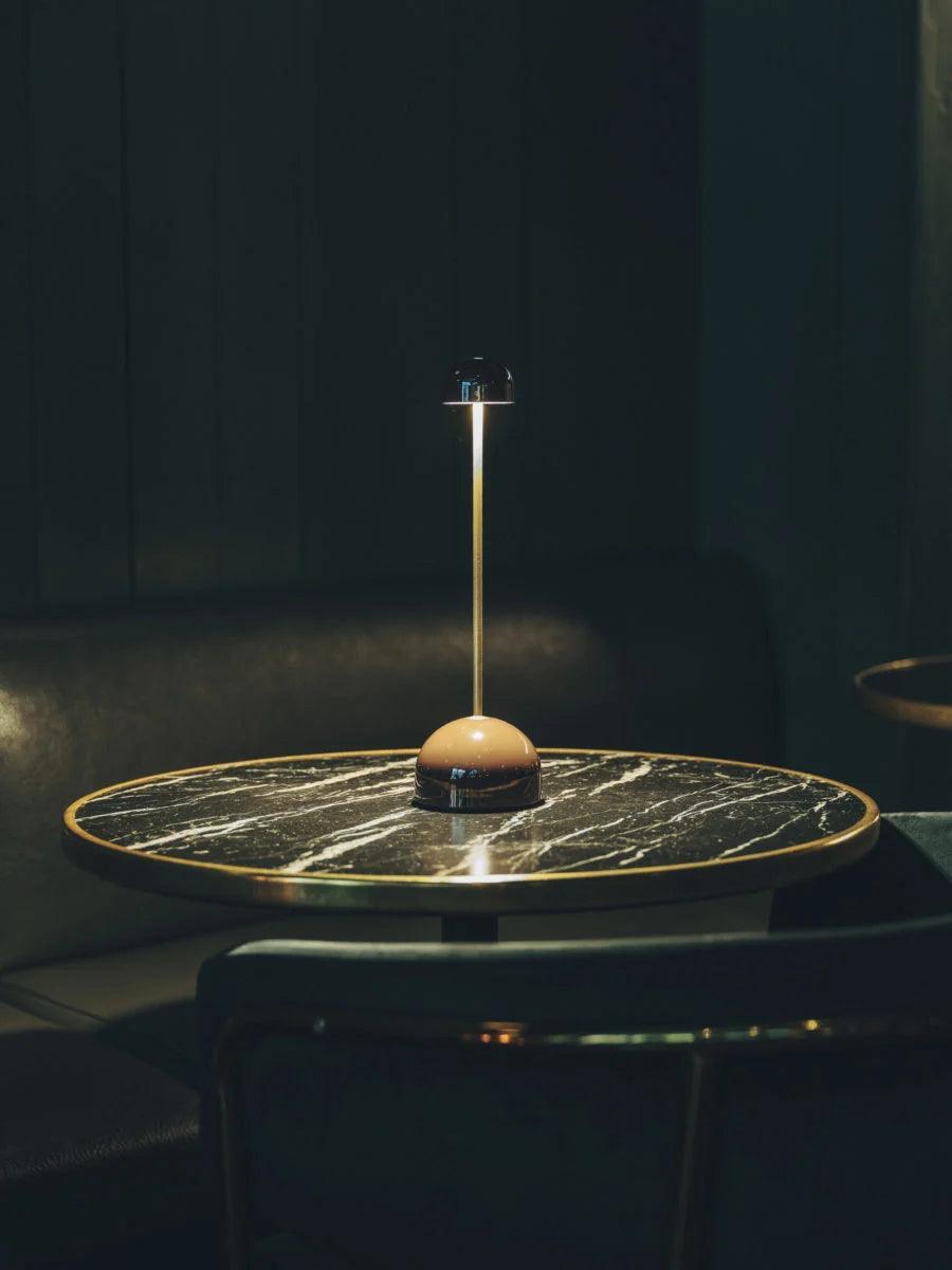 Lampa akumulatorowa SIPS brązowy ze złotym Marset Eye on Design