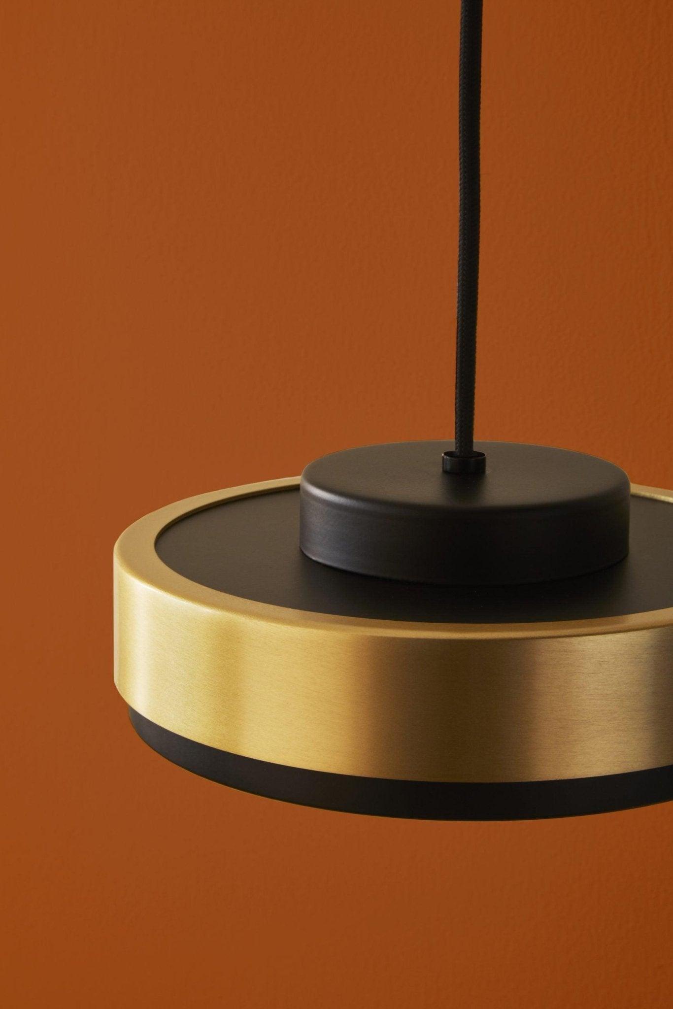 Lampa ścienna DISCUS czarny z mosiężnym wykończeniem Contardi Eye on Design