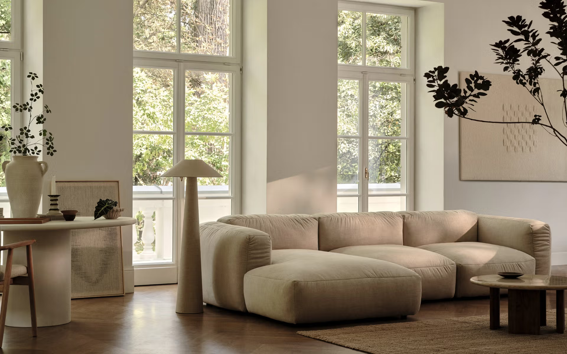 Left -sided corner with a dark beige Martin table