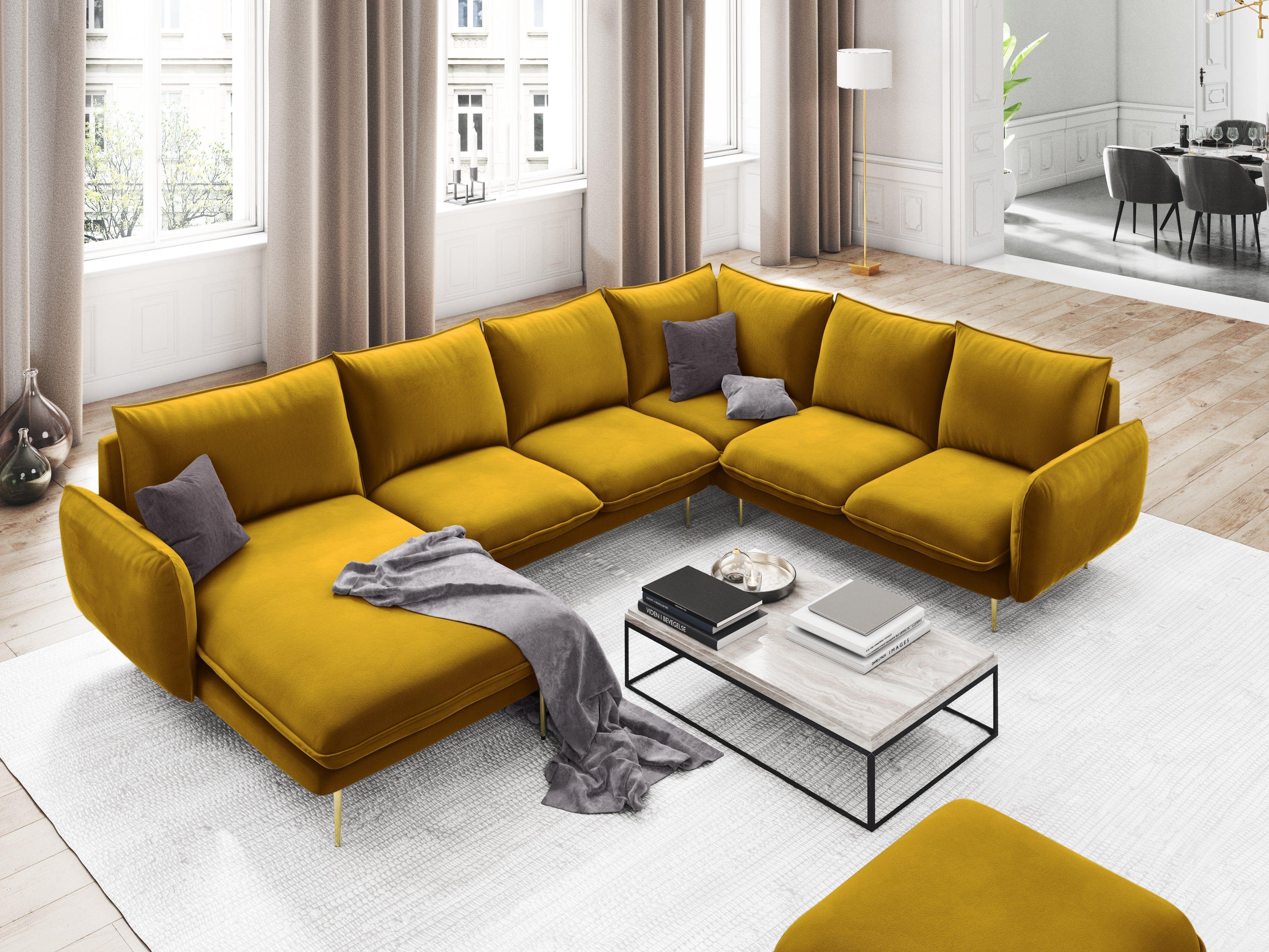 Narożnik prawostronny aksamitny panoramiczny VIENNA żółty ze złotą podstawą Cosmopolitan Design Eye on Design