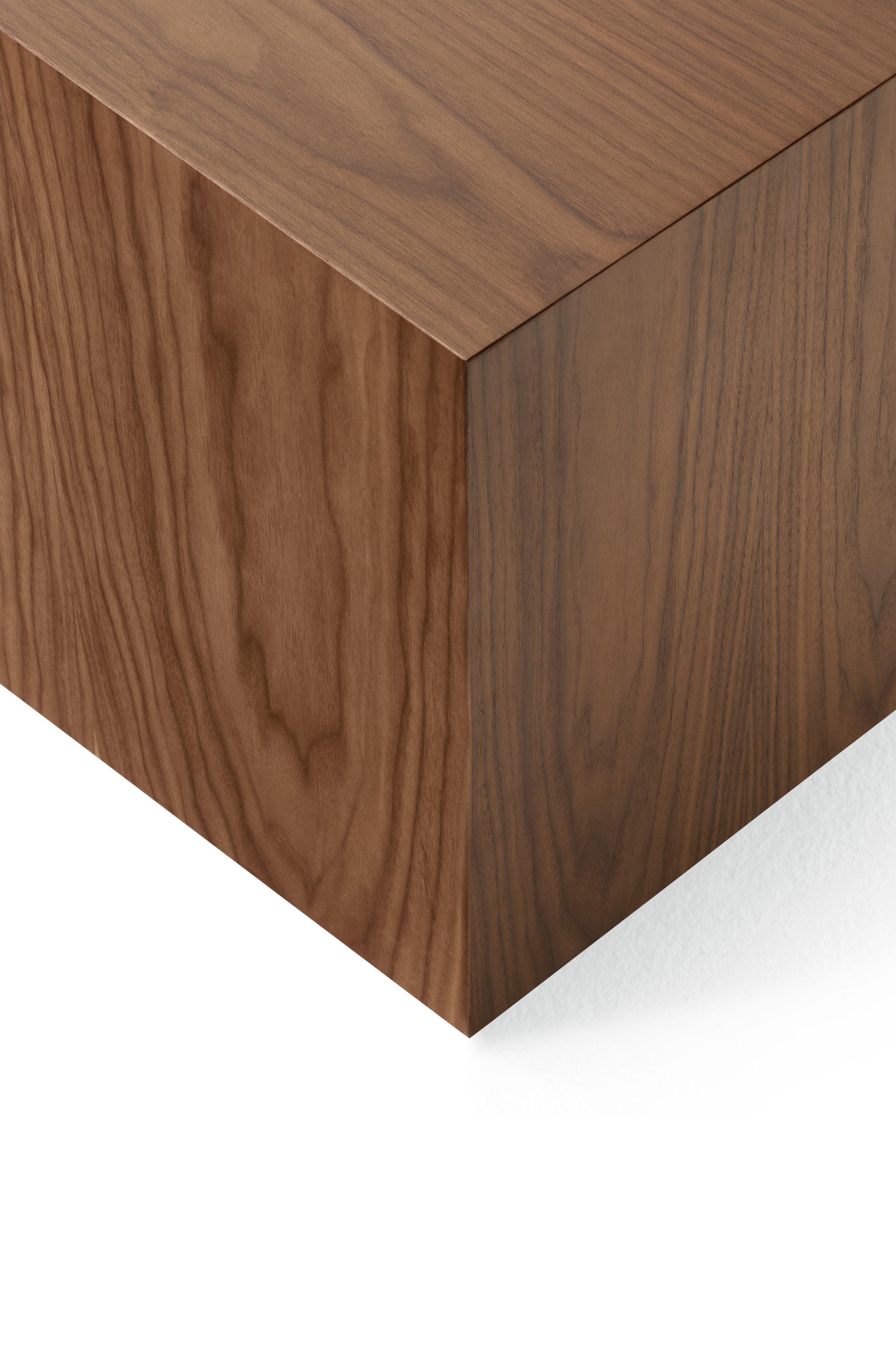Side table with Mass Walnum Veneer drawer