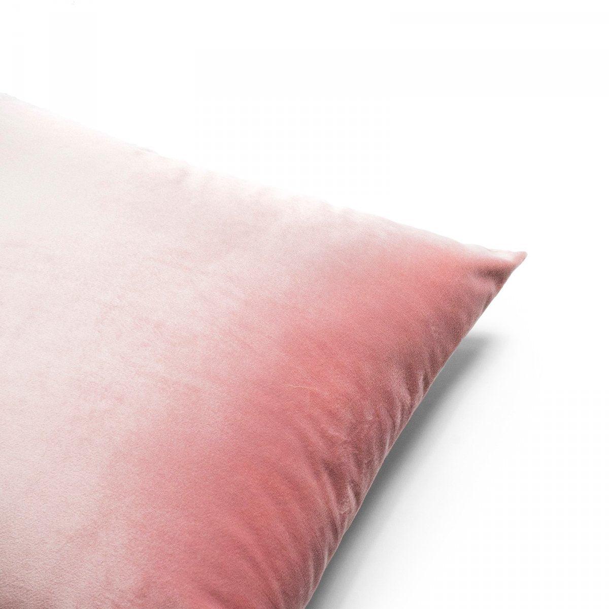 Poduszka dekoracyjna VELVET jasnoróżowy Poduszkowcy Eye on Design