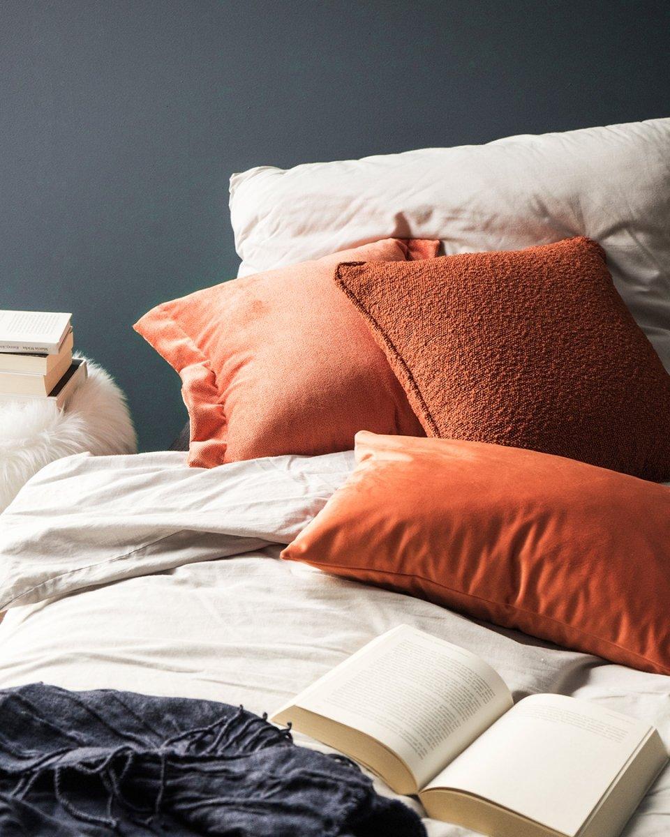 Poduszka dekoracyjna VELVET pomarańczowy Poduszkowcy Eye on Design