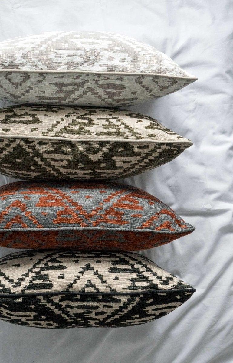 Poduszka dwustronna INDI czarny Poduszkowcy Eye on Design