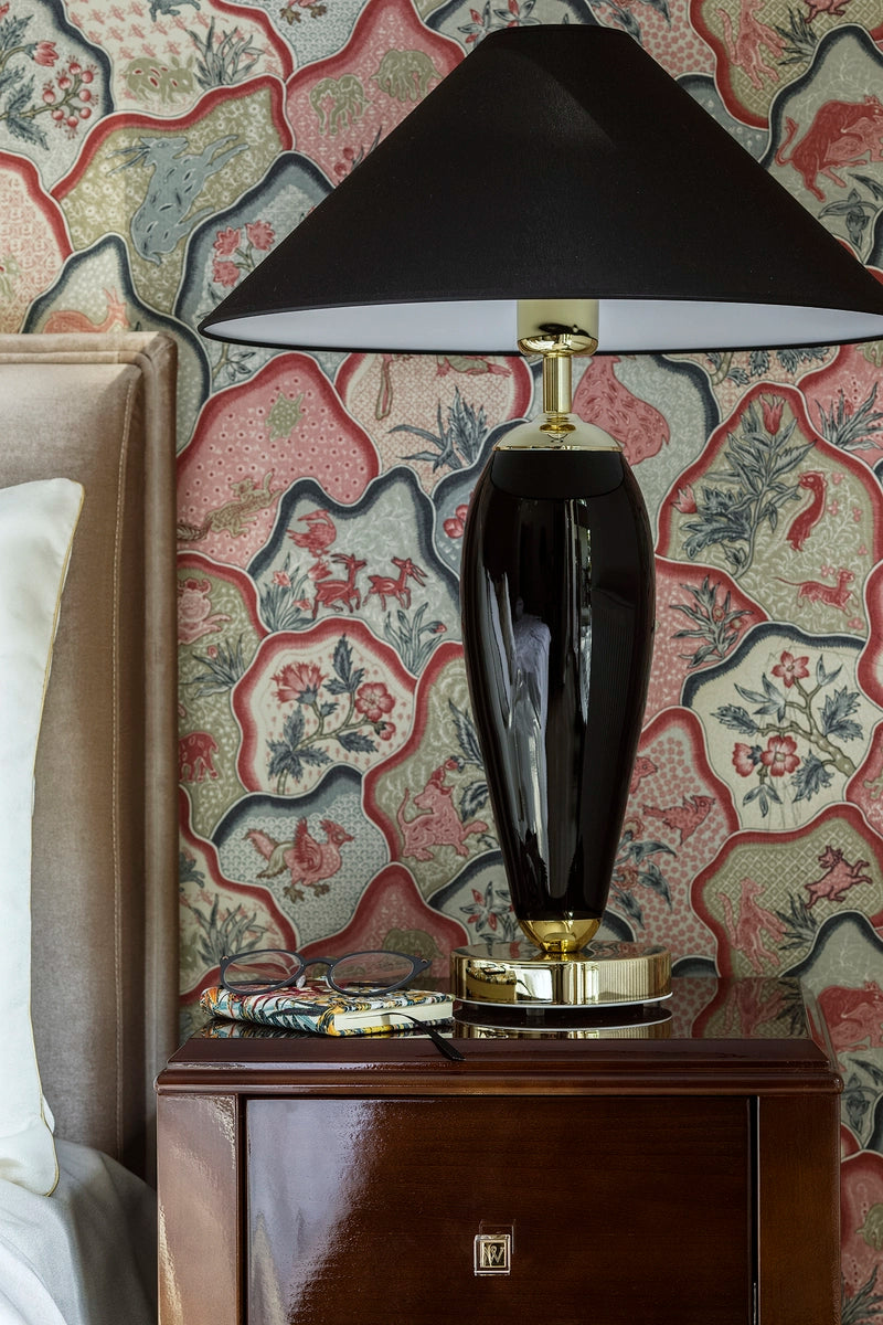 Tischlampe REA schwarz mit schwarzem Sockel und goldener Veredelung