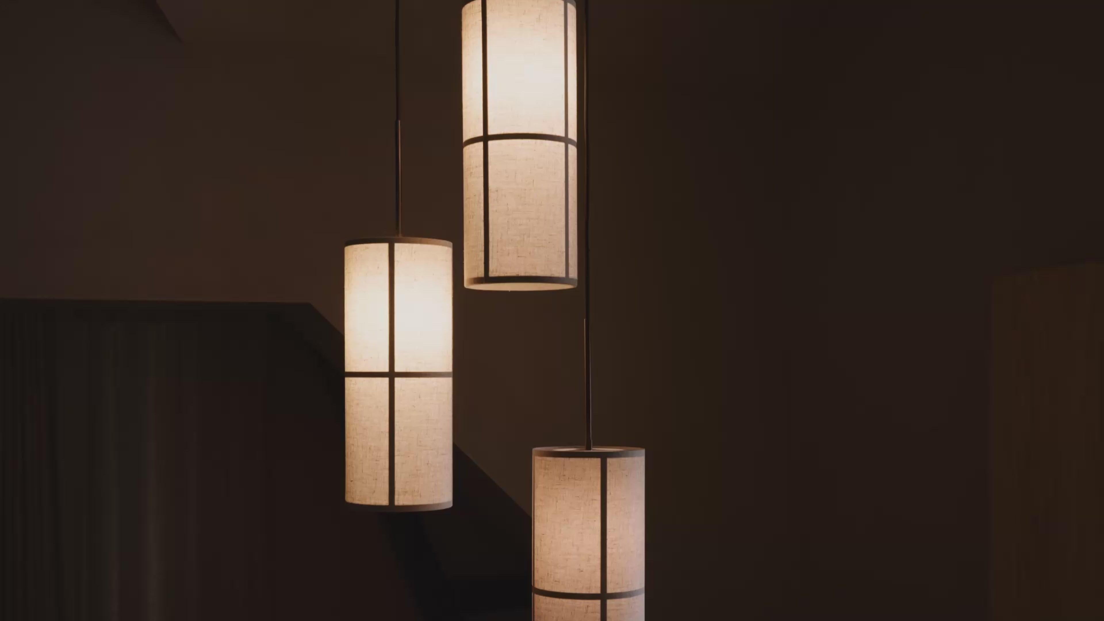 Lampa podłogowa HASHIRA len z jesionową podstawą