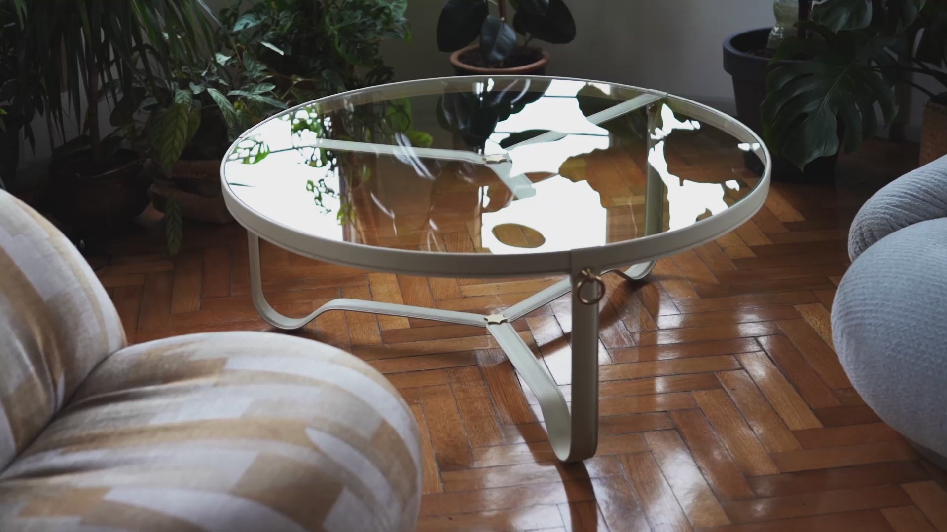 ADNET Couchtisch aus Glas und schwarzem Leder