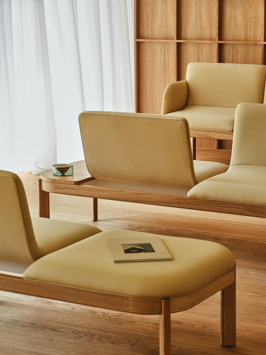 Upholstered bench with ramps of the wooden base