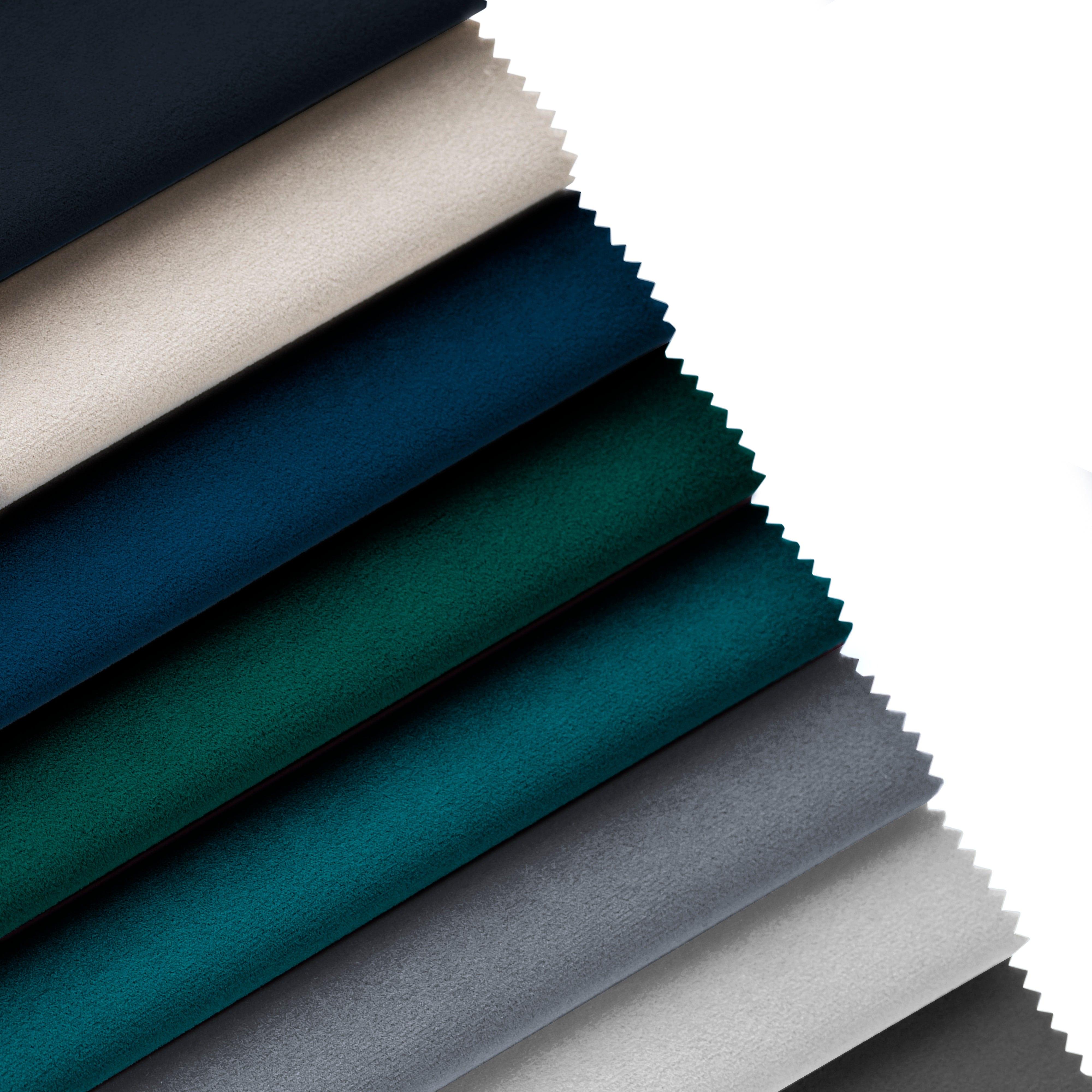 Sofa aksamitna 3-osobowa VIENNA beżowy z czarną podstawą Cosmopolitan Design Eye on Design