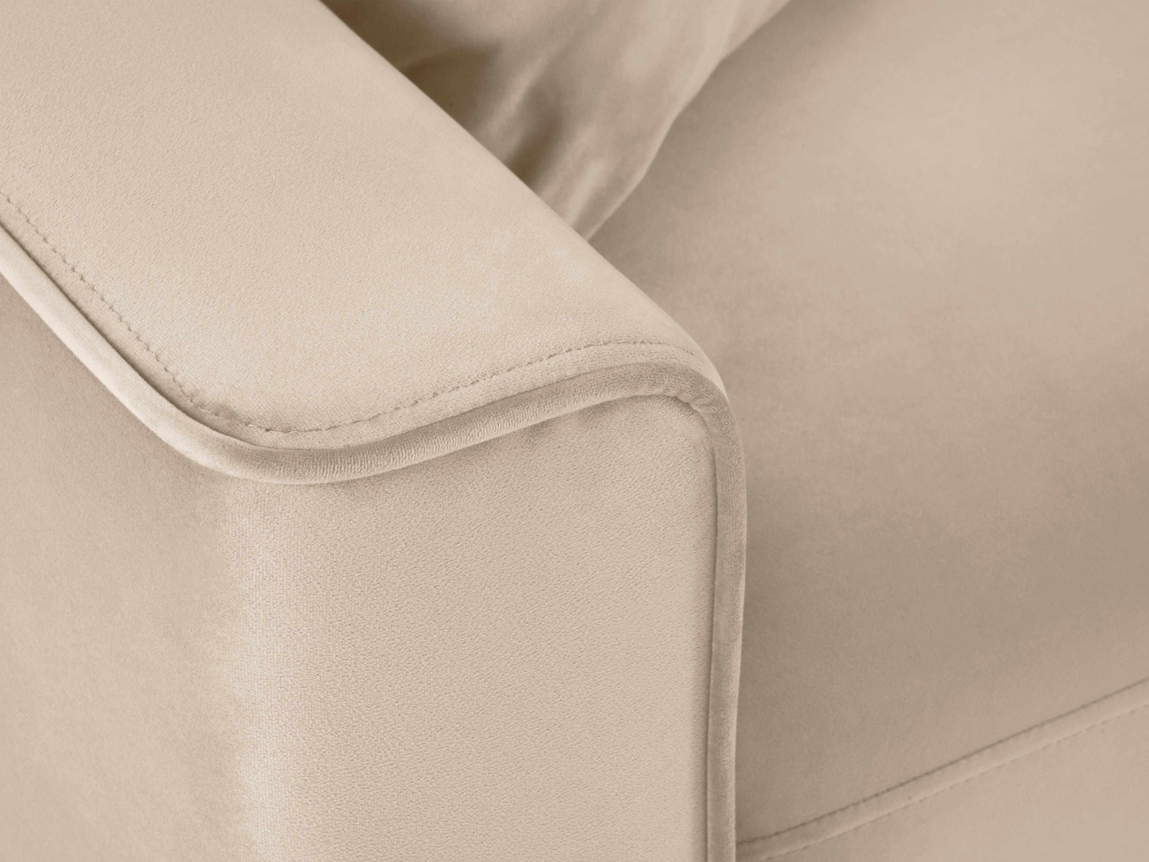 Sofa aksamitna z funkcją spania CARTADERA beżowy z czarną podstawą Mazzini Sofas Eye on Design