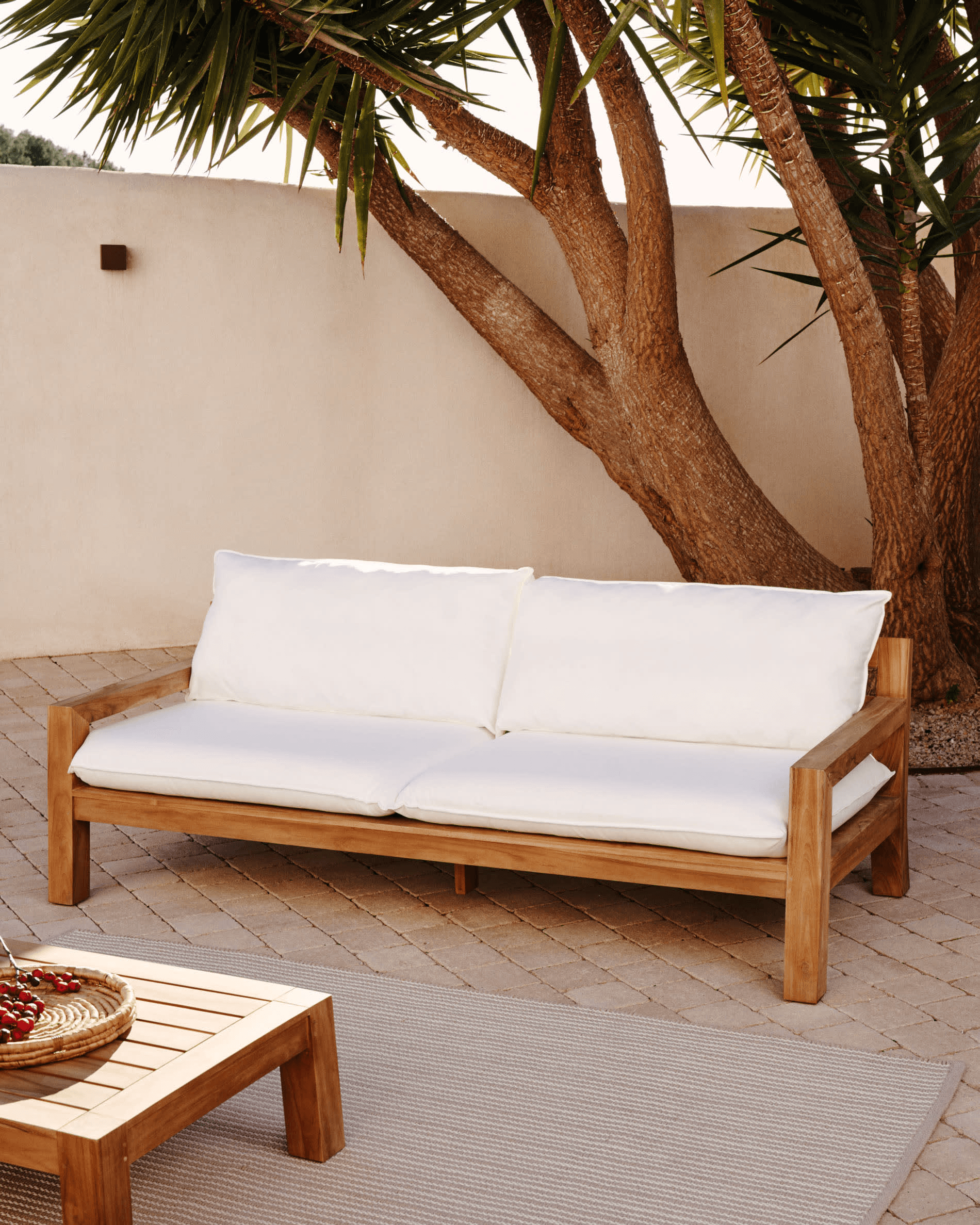 Sofa ogrodowa FORCANERA lite drewno tekowe La Forma Eye on Design
