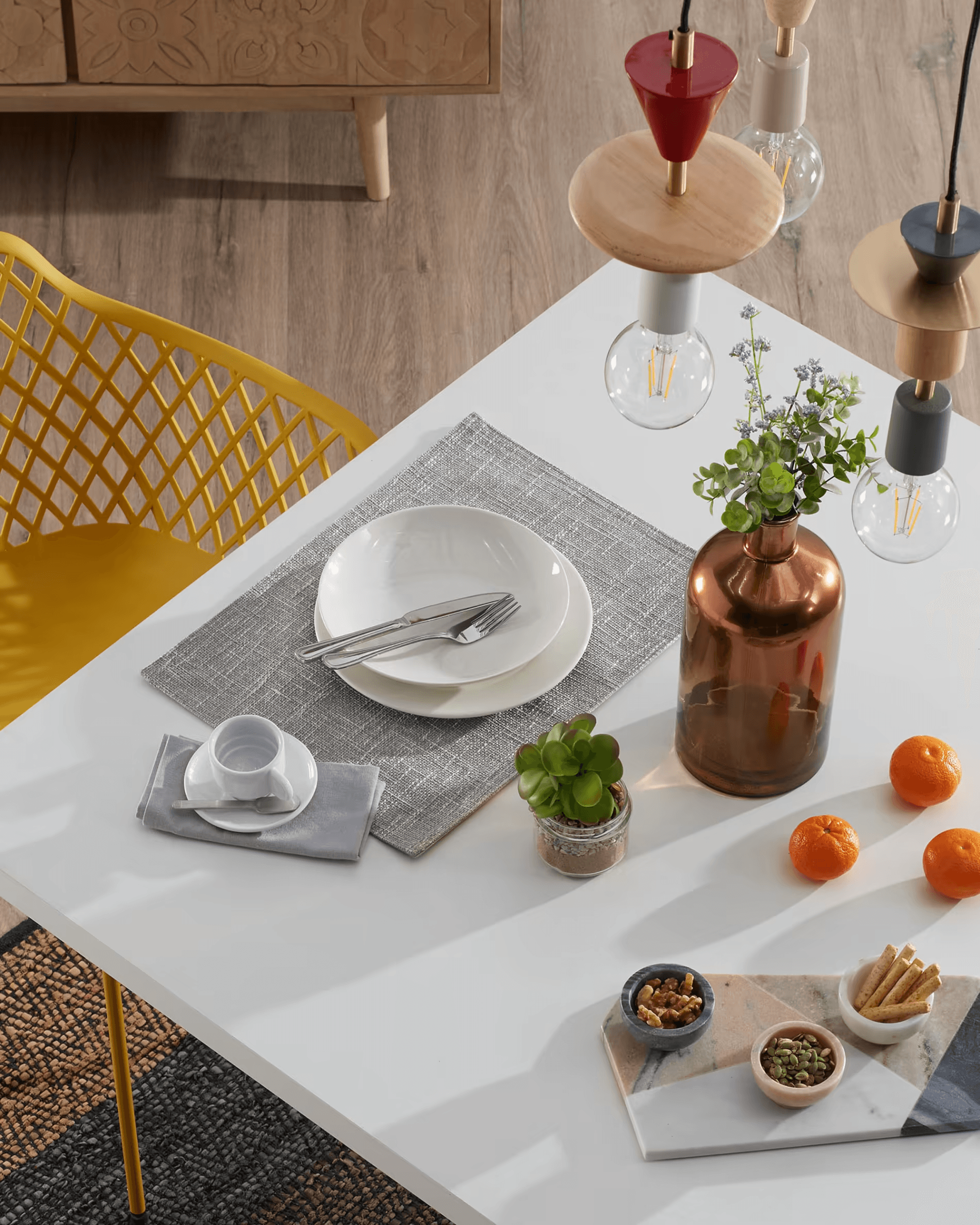 Stół ARGO biały ze srebrną podstawą La Forma Eye on Design