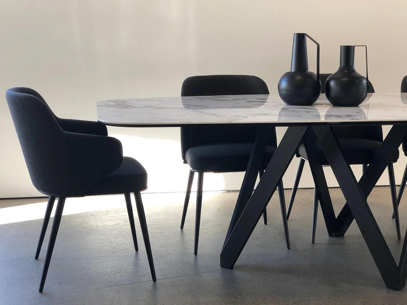 Stół CARTESIO złoty marmur z metalową podstawą Calligaris Eye on Design