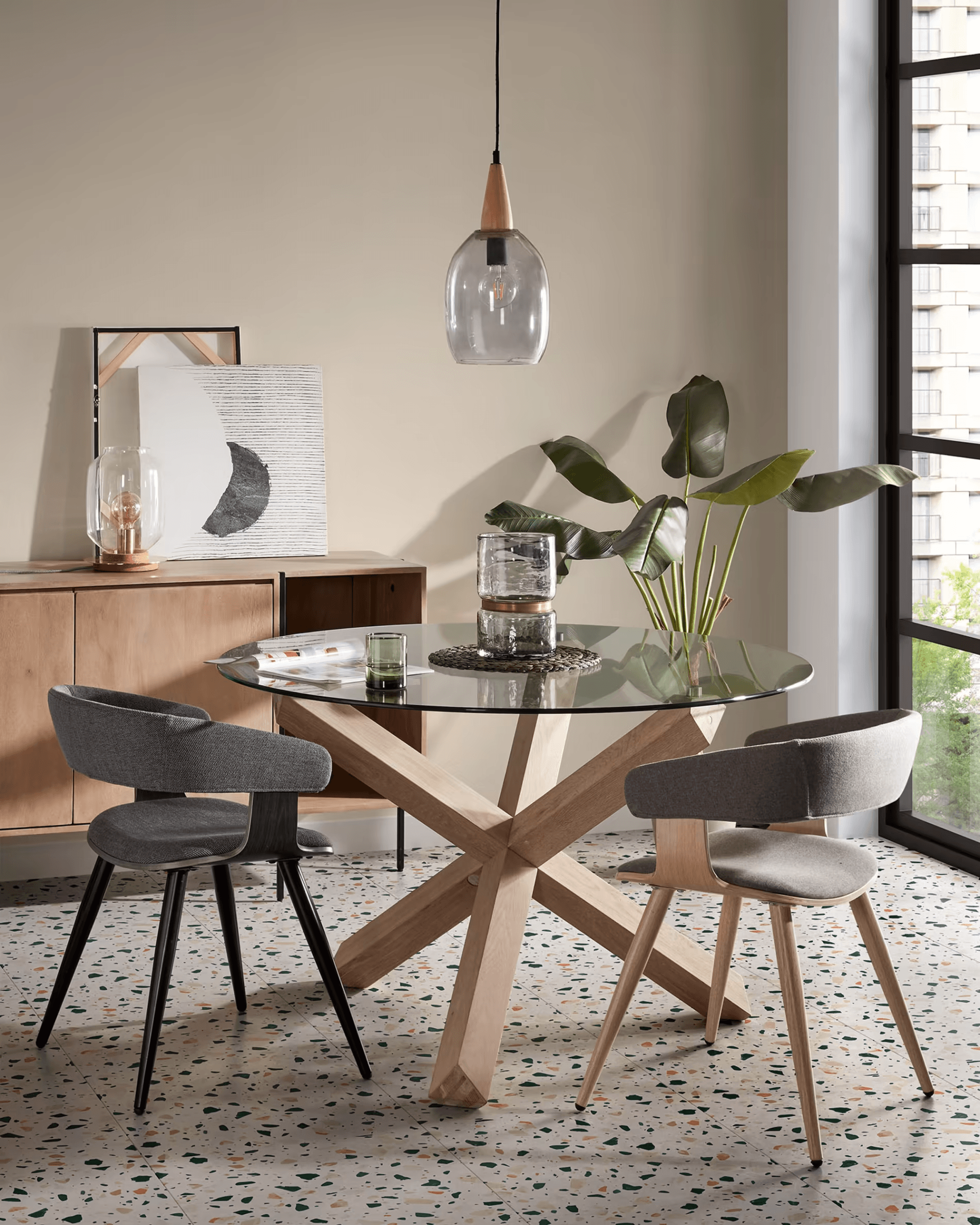 Stół LOTUS szklany z drewnianą podstawą La Forma Eye on Design