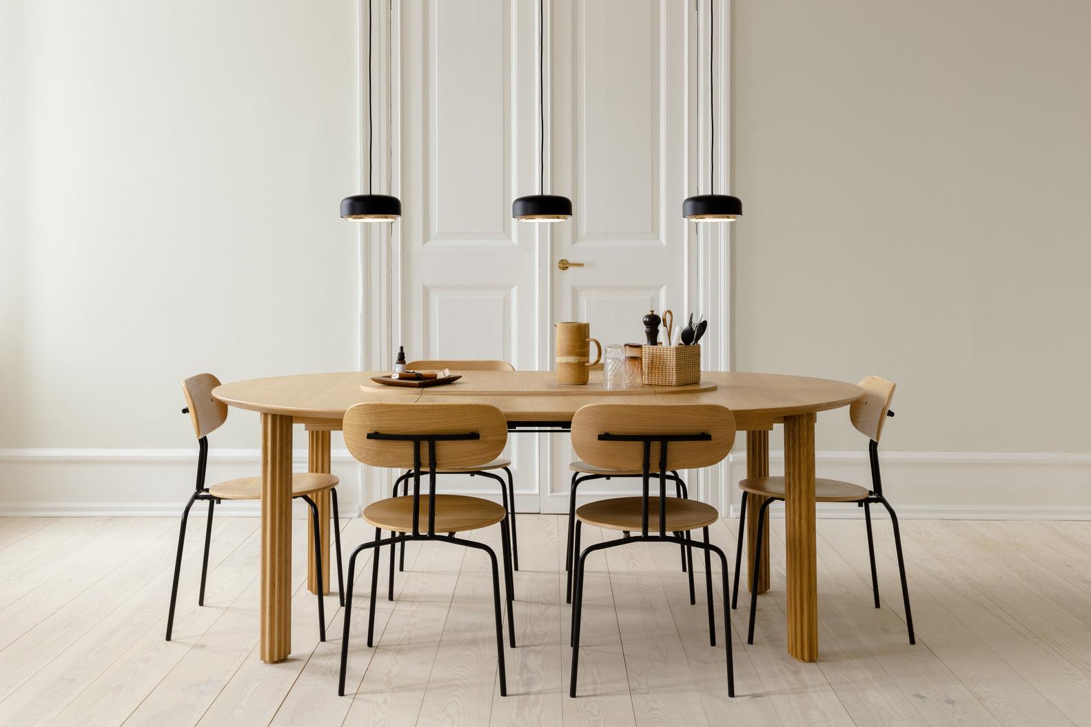 Stół rozkładany COMFORT CIRCLE WITH EXTENSION ciemny dąb UMAGE Eye on Design