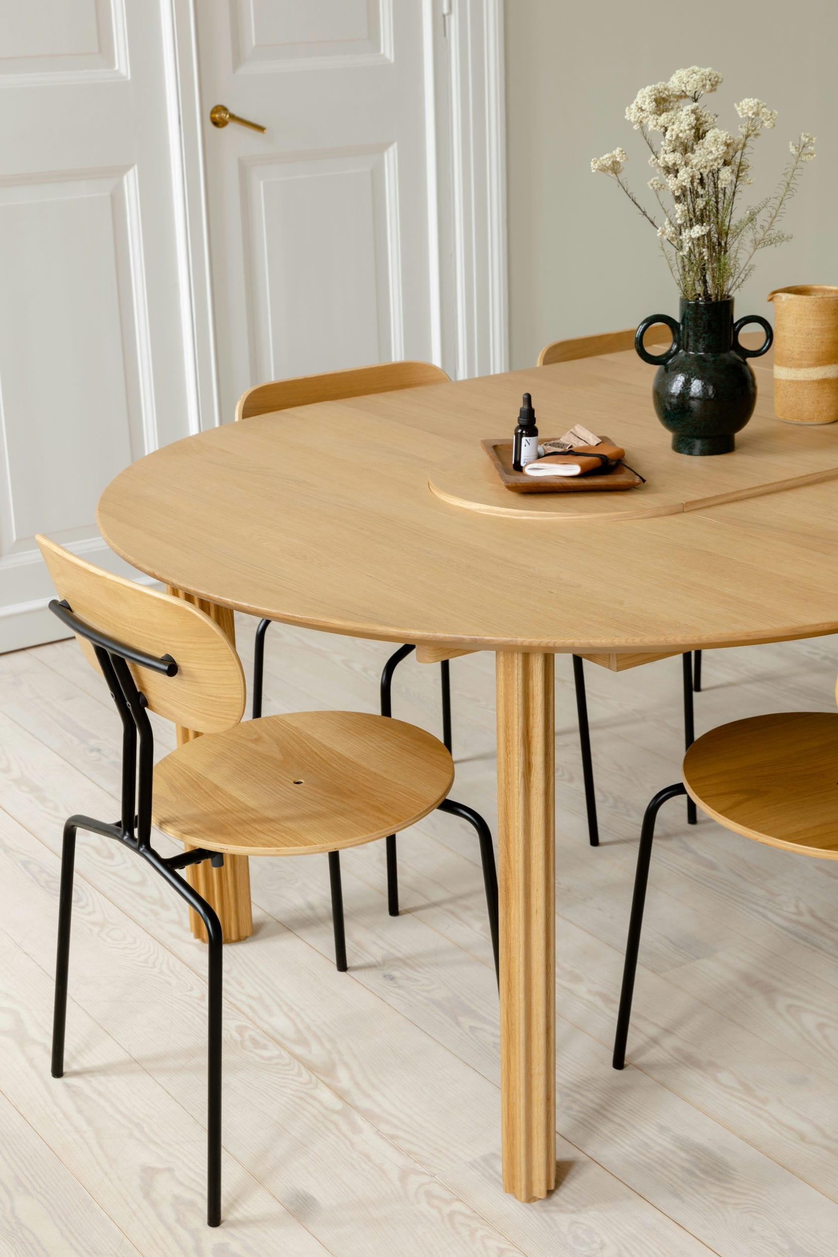 Stół rozkładany COMFORT CIRCLE WITH EXTENSION ciemny dąb UMAGE Eye on Design