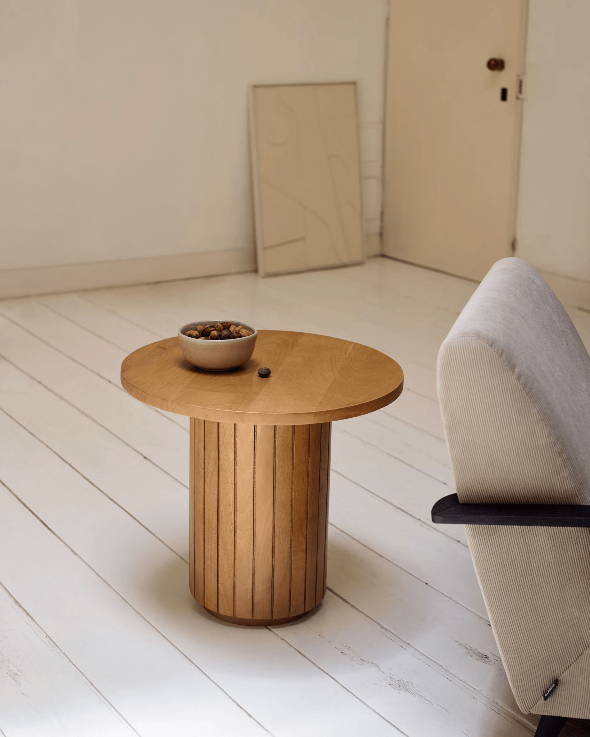 Stolik boczny LICIA lite drewno mango La Forma Eye on Design