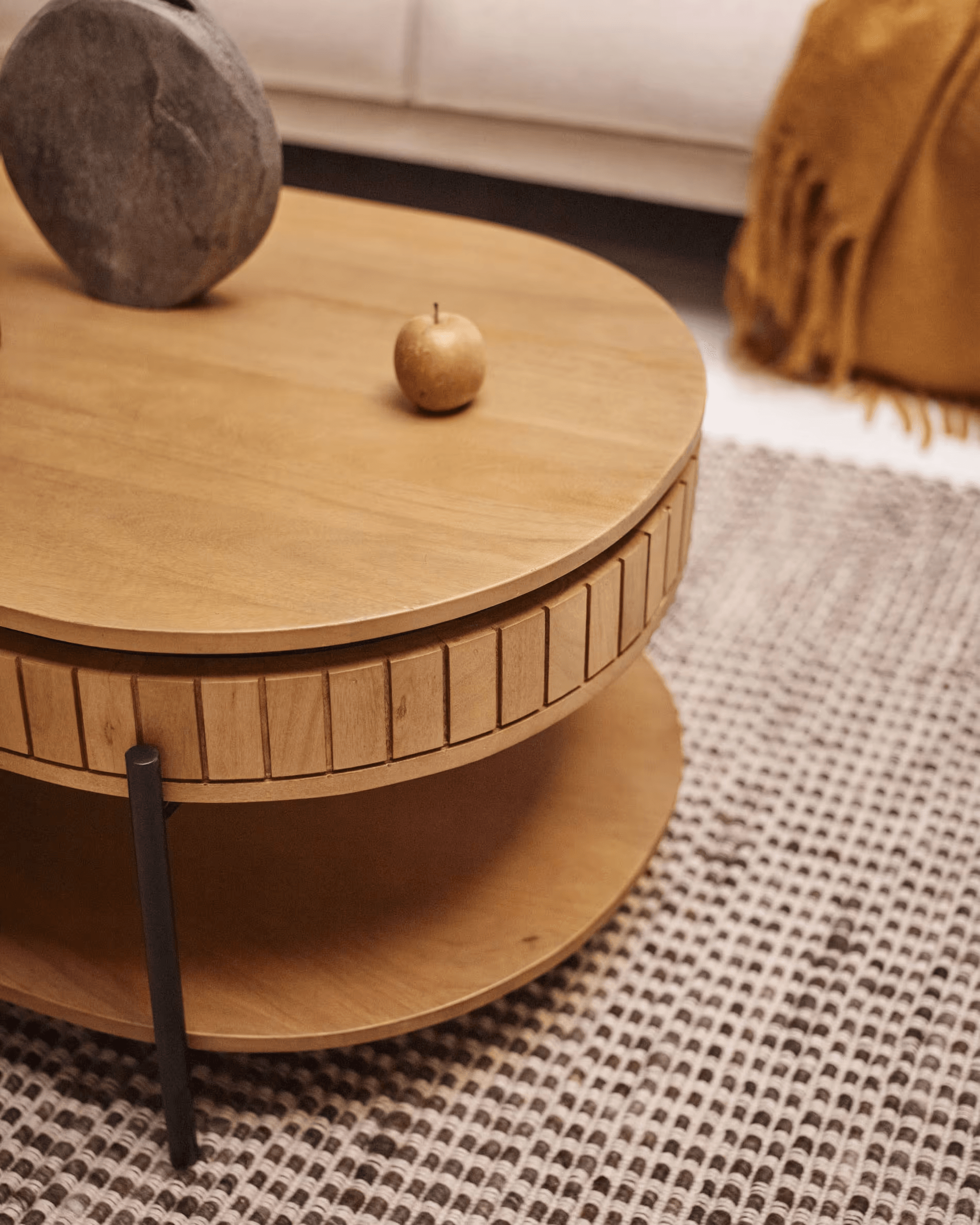 Stolik kawowy z szufladą LICIA lite drewno mango La Forma Eye on Design