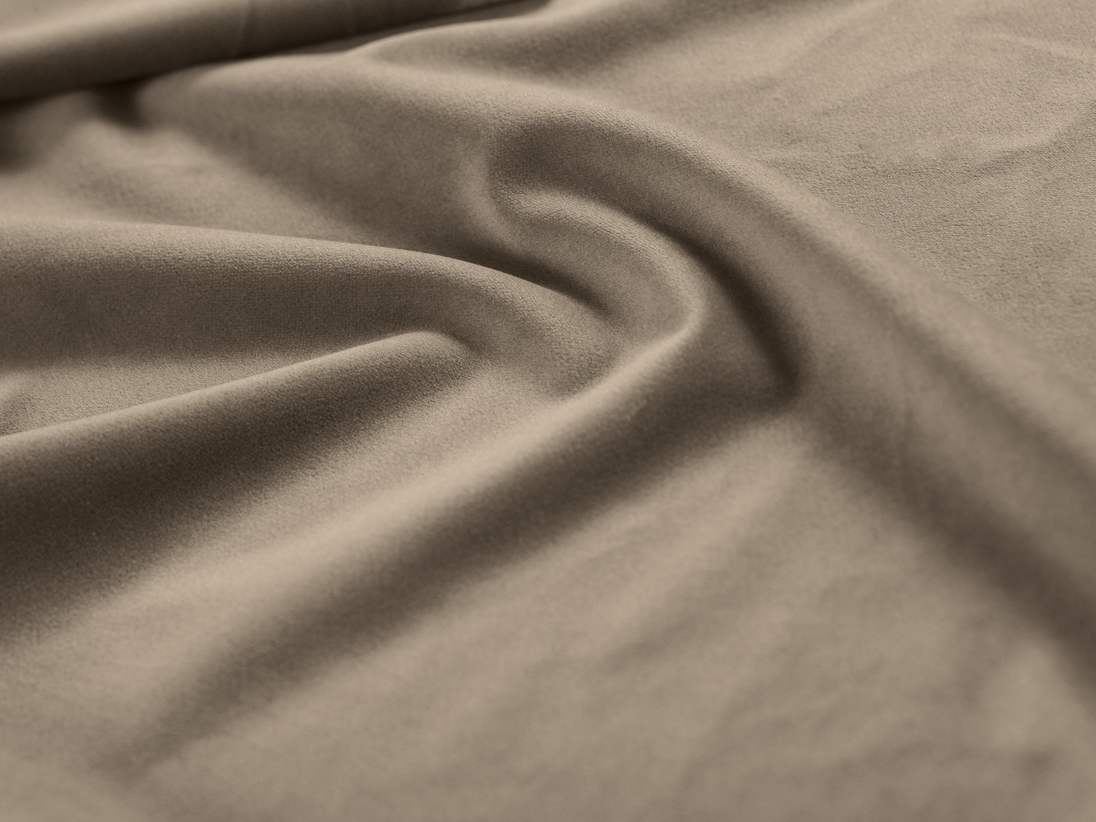 Szezlong aksamitny prawostronny MADARA cappuccino ze złotą podstawą Mazzini Sofas Eye on Design