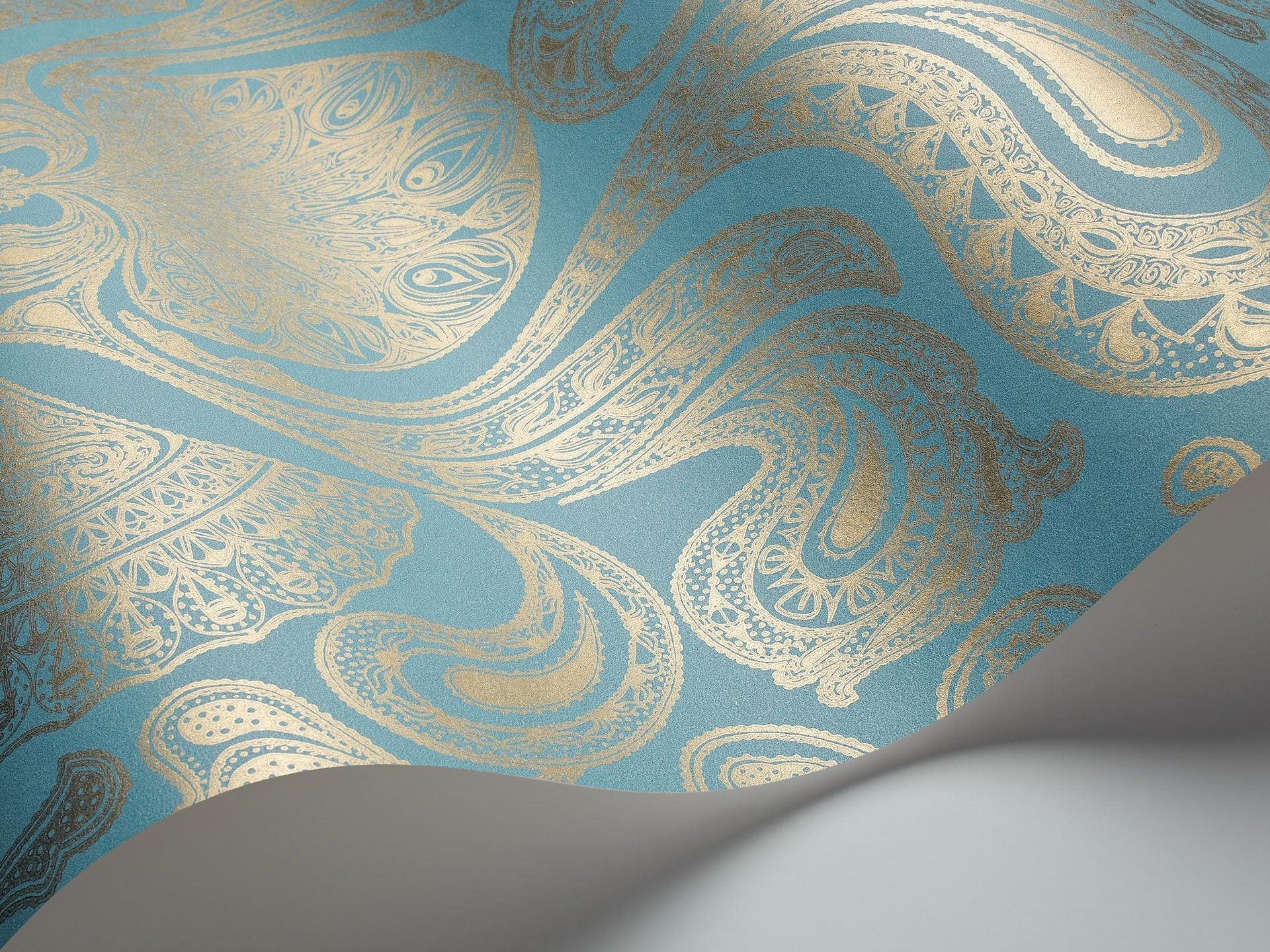 Tapeta CONTEMPORARY RESTYLED - Malabar metaliczne złoto na niebieskim Cole & Son Eye on Design