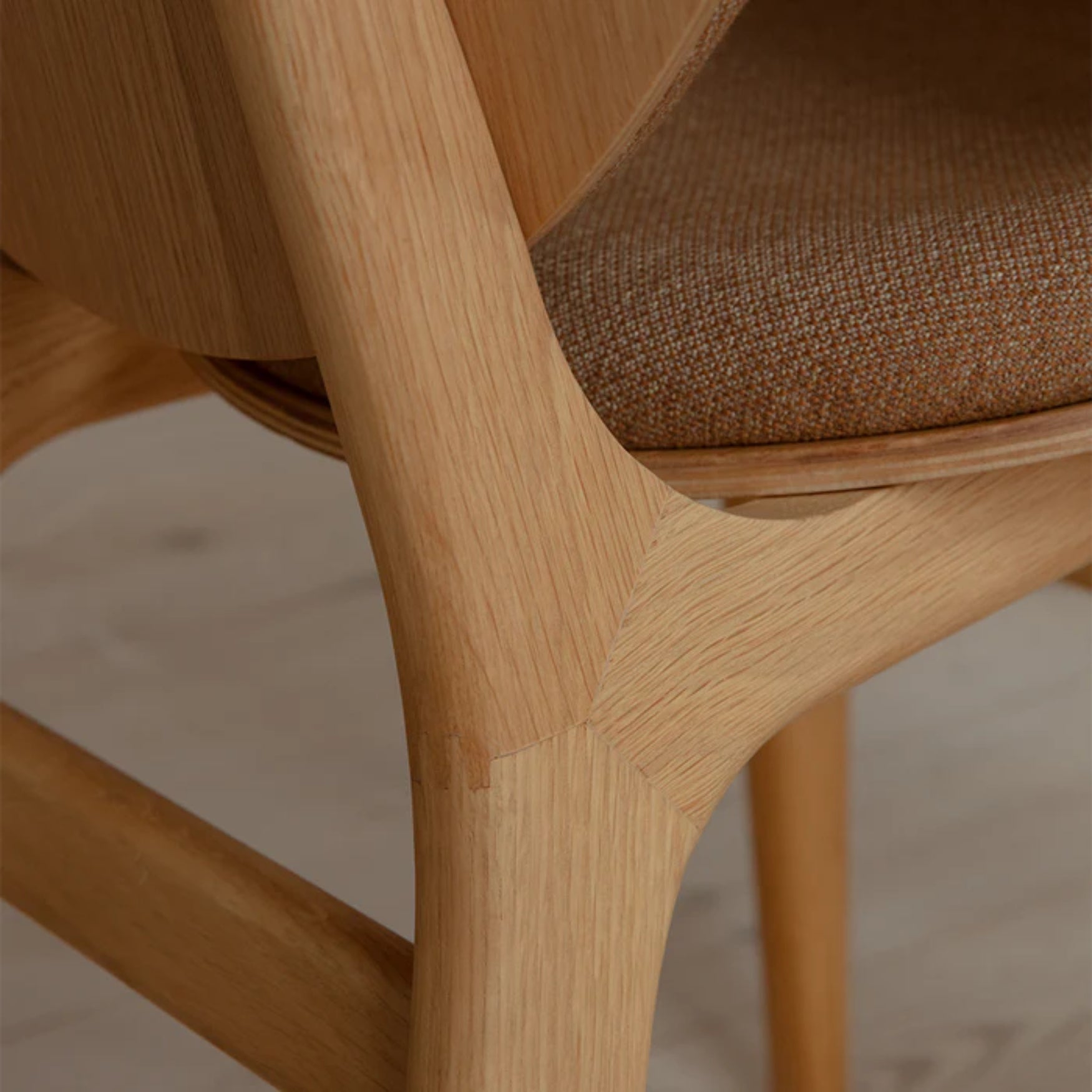 CONVERSATION chair brown with oak base