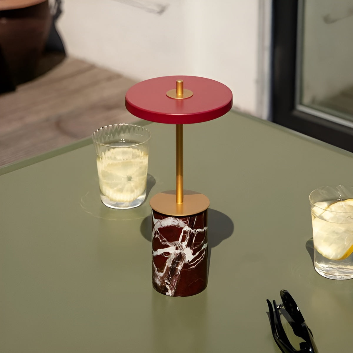 Tischlampe ASTERIA MOVE MINI roter Marmor mit goldener Einlage