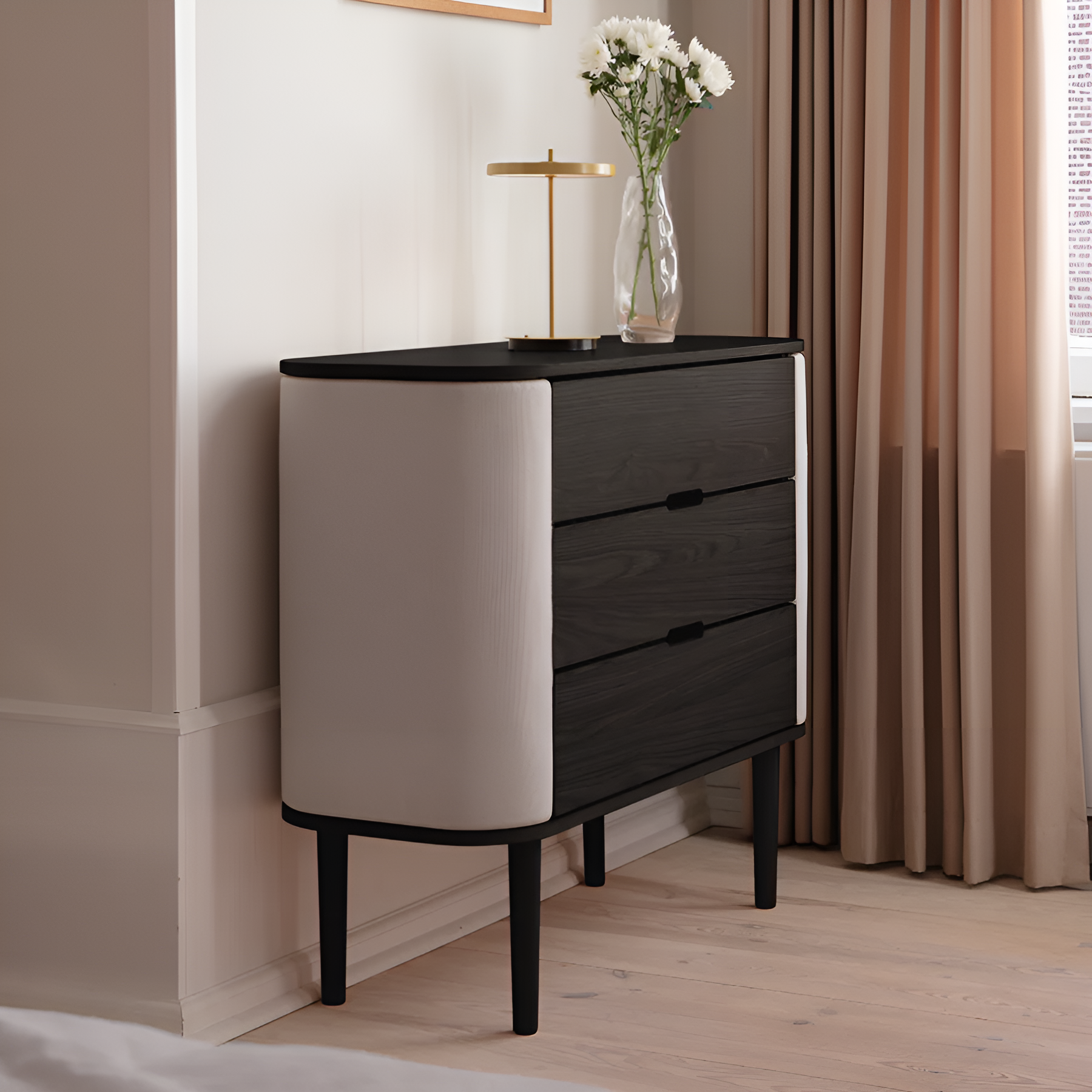 Schrank TREASURES sandfarben mit schwarzem Sockel