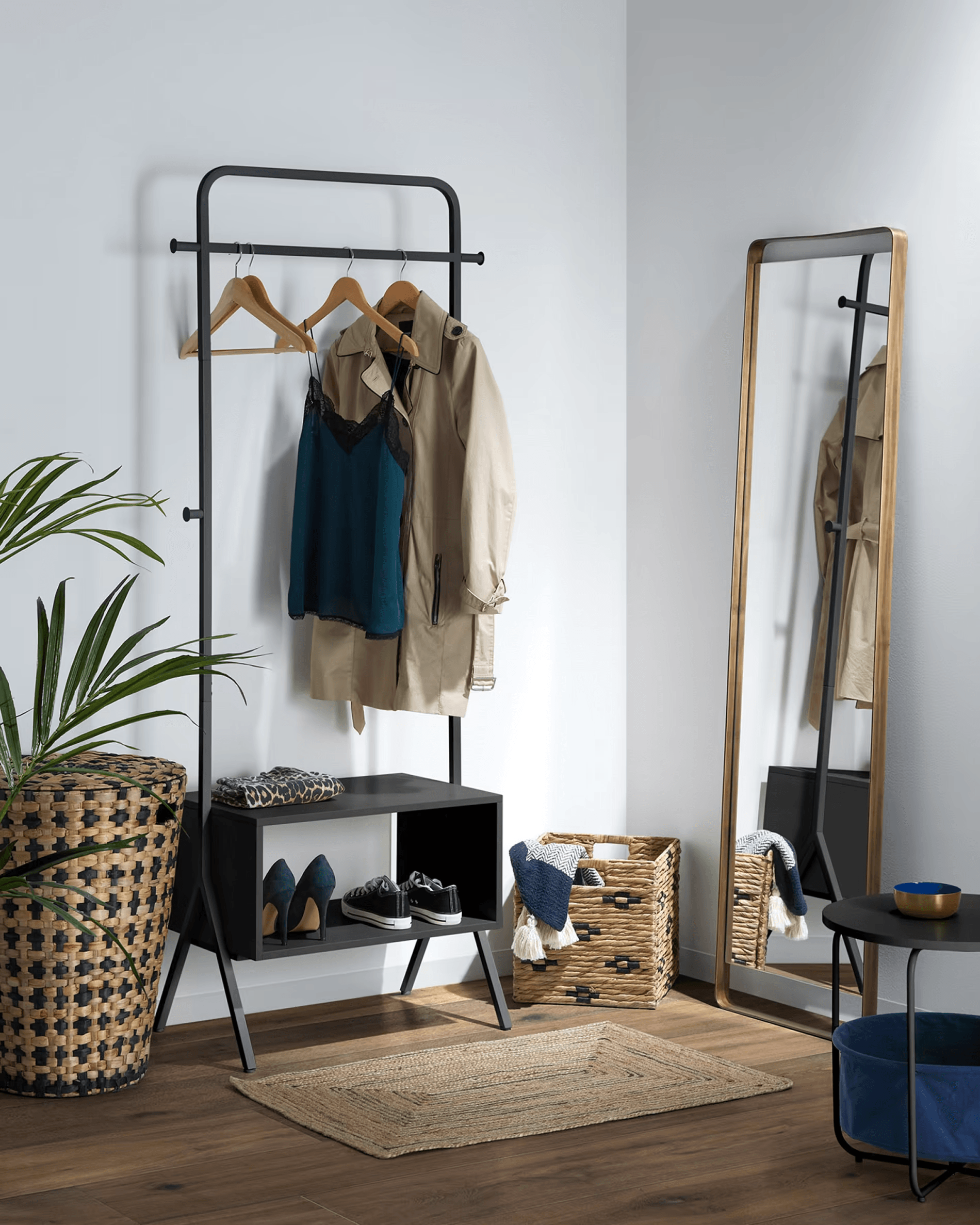 Wieszak CELISE czarny La Forma Eye on Design