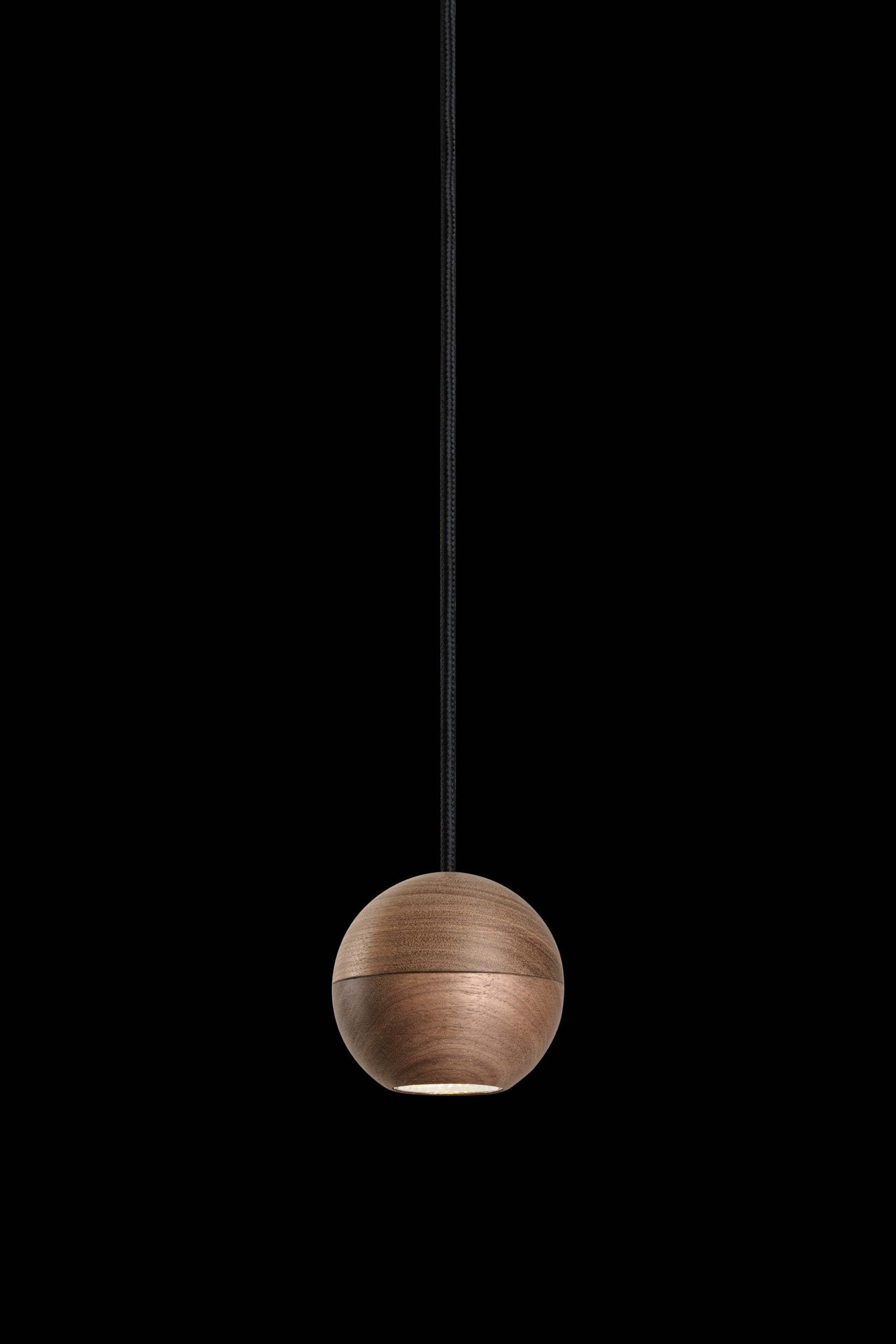 Lampa wisząca WOODOO lite drewno orzechowe