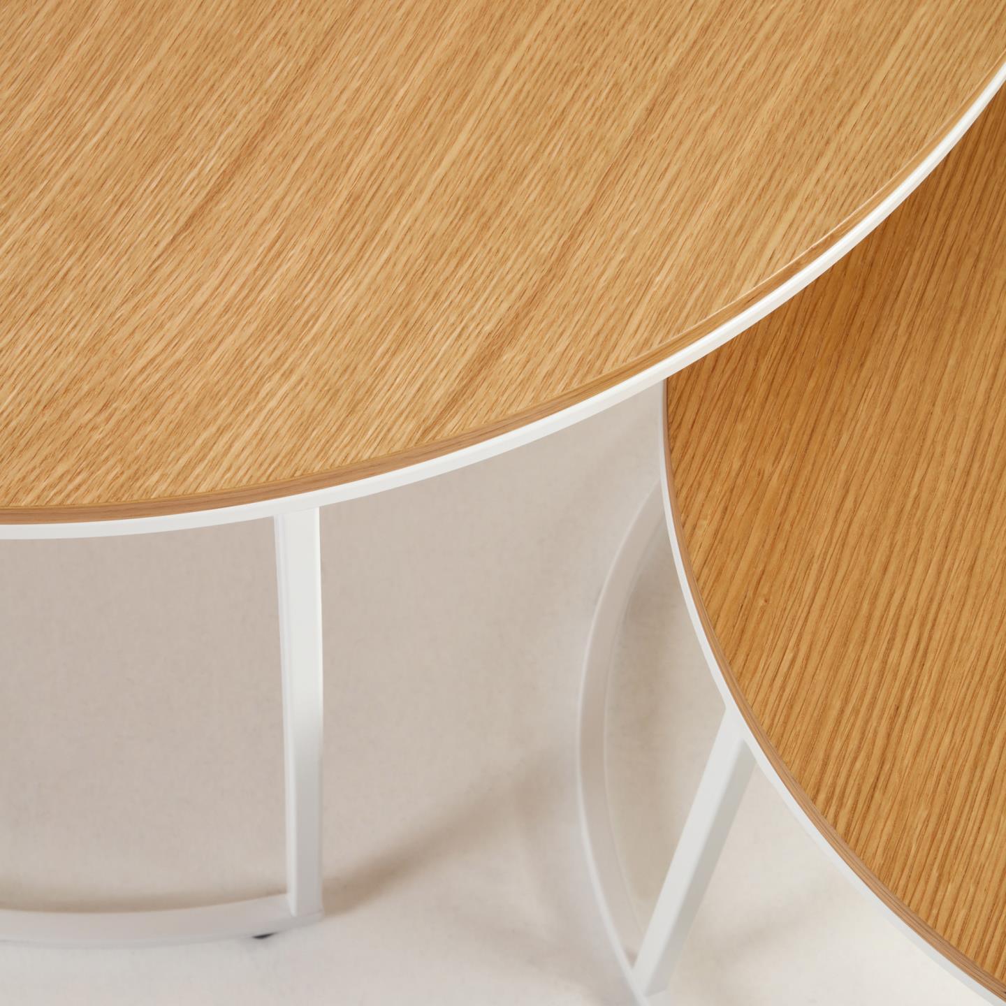 Zestaw okrągłych stolików bocznych YOANA fornir dębowy z białą podstawą La Forma Eye on Design